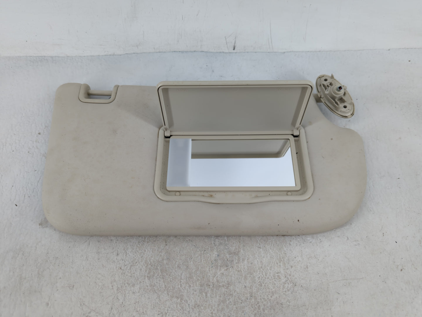 2013-2018 Ford Focus Sun Visor Shade Replacement Passenger Right Mirror Fits Fits 2013 2014 2015 2016 2017 2018 OEM Used Aut