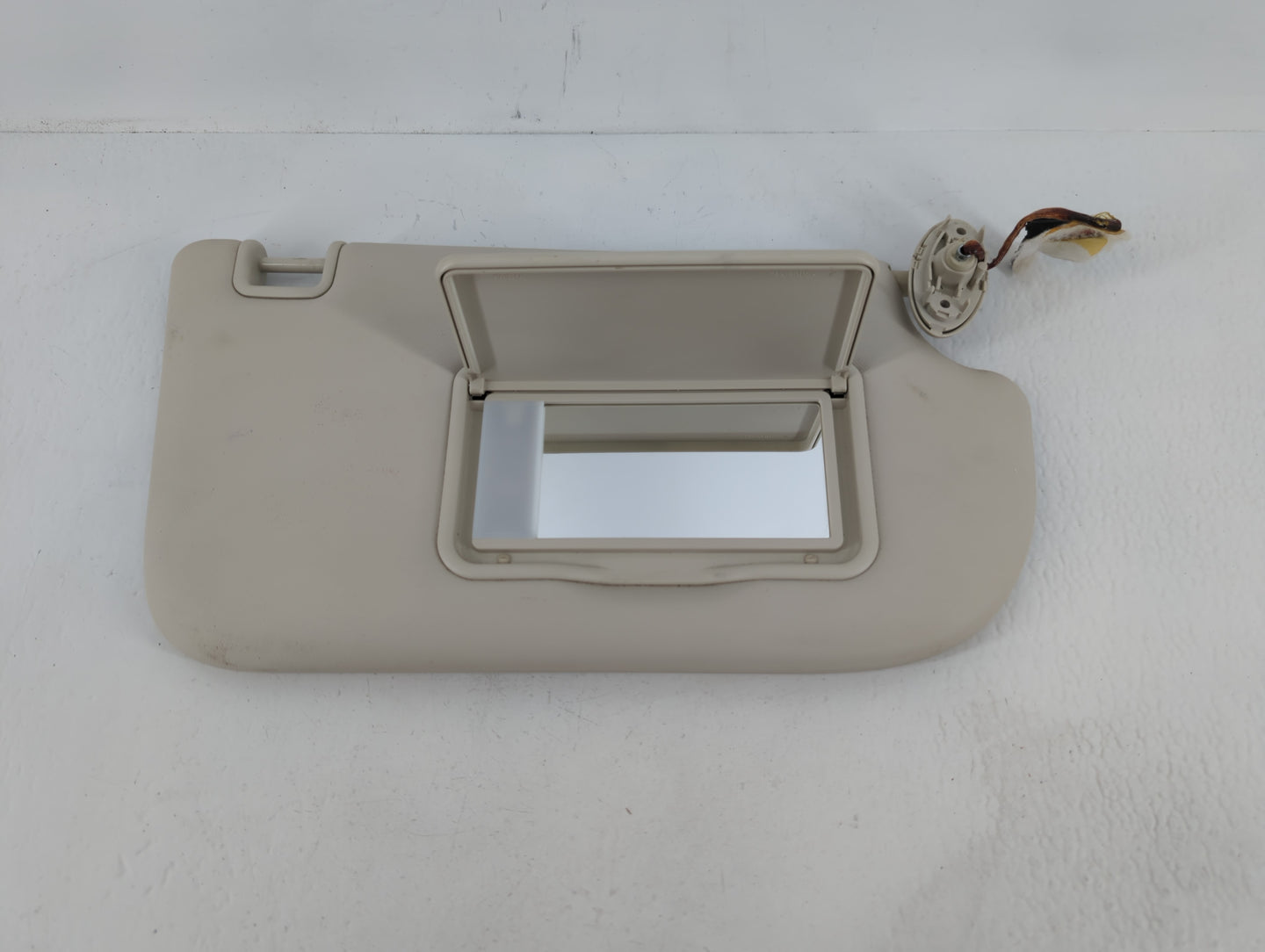 2013-2018 Ford Focus Sun Visor Shade Replacement Passenger Right Mirror Fits Fits 2013 2014 2015 2016 2017 2018 OEM Used Aut