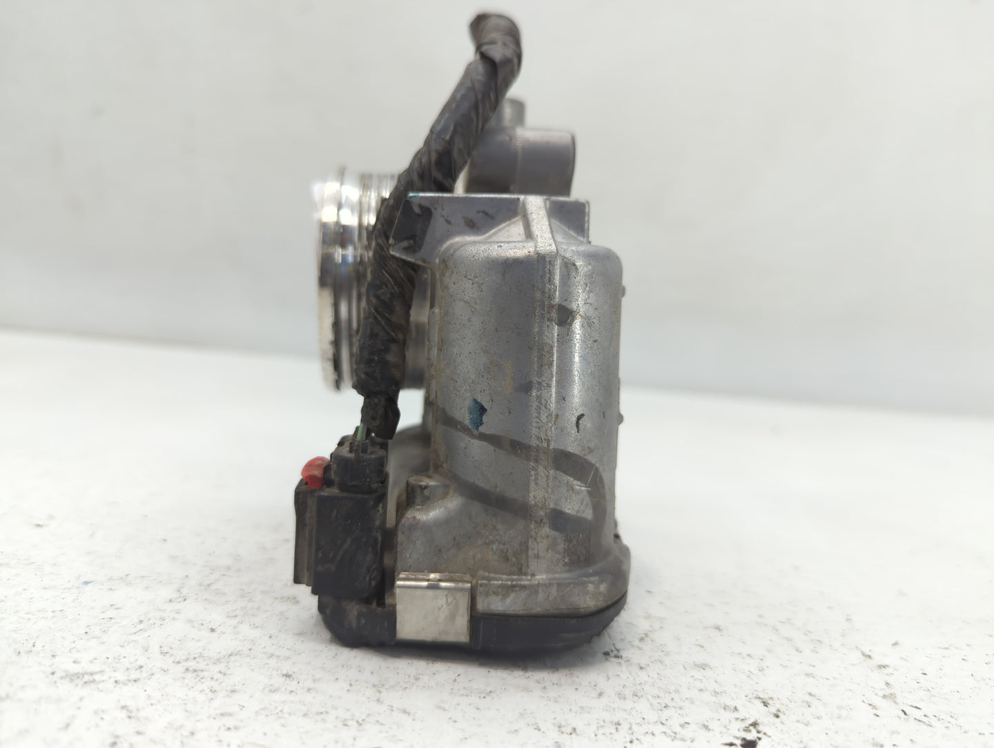 2014-2018 Ford Focus Throttle Body P/N:DS7E-9F991-BB Fits Fits 2014 2015 2016 2017 2018 2019 2020 2021 2022 OEM Used Auto Pa