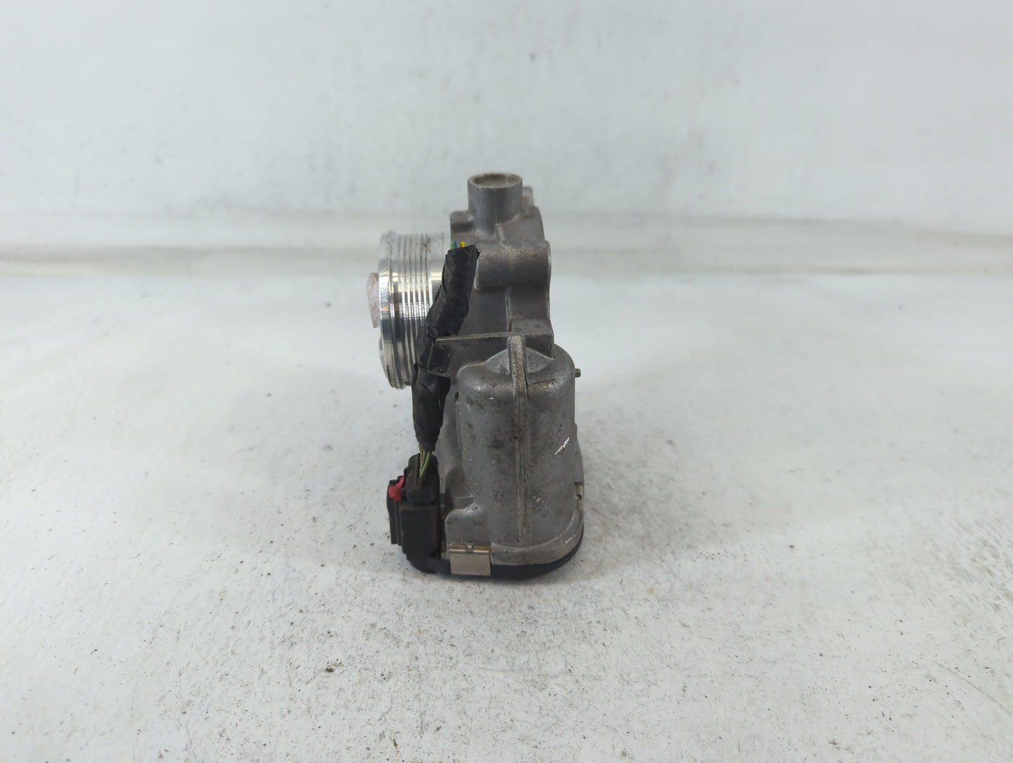 2014-2018 Ford Focus Throttle Body P/N:B33TB DS7E-9F991-BB Fits Fits 2014 2015 2016 2017 2018 2019 2020 2021 2022 OEM Used A