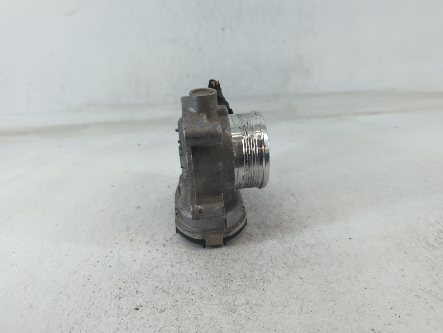 2014-2018 Ford Focus Throttle Body P/N:B33TB DS7E-9F991-BB Fits Fits 2014 2015 2016 2017 2018 2019 2020 2021 2022 OEM Used A