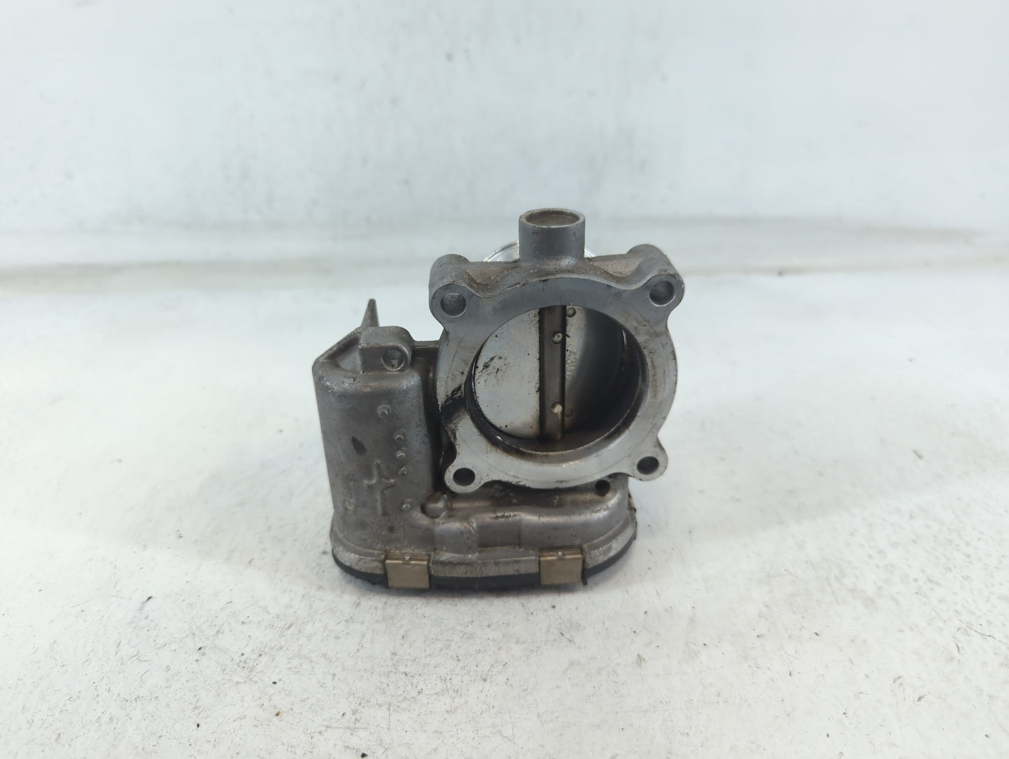 2014-2018 Ford Focus Throttle Body P/N:B33TB DS7E-9F991-BB Fits Fits 2014 2015 2016 2017 2018 2019 2020 2021 2022 OEM Used A
