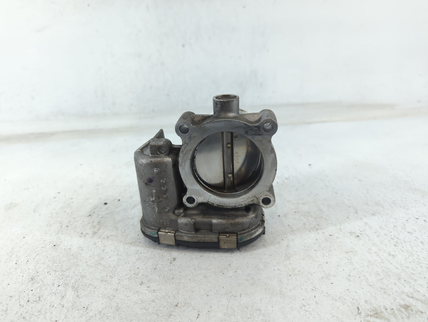 2014-2018 Ford Focus Throttle Body P/N:B33TB DS7E-9F991-BB Fits Fits 2014 2015 2016 2017 2018 2019 2020 2021 2022 OEM Used A