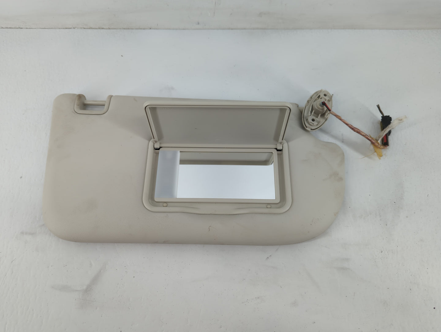 2013-2018 Ford Focus Sun Visor Shade Replacement Passenger Right Mirror Fits Fits 2013 2014 2015 2016 2017 2018 OEM Used Aut