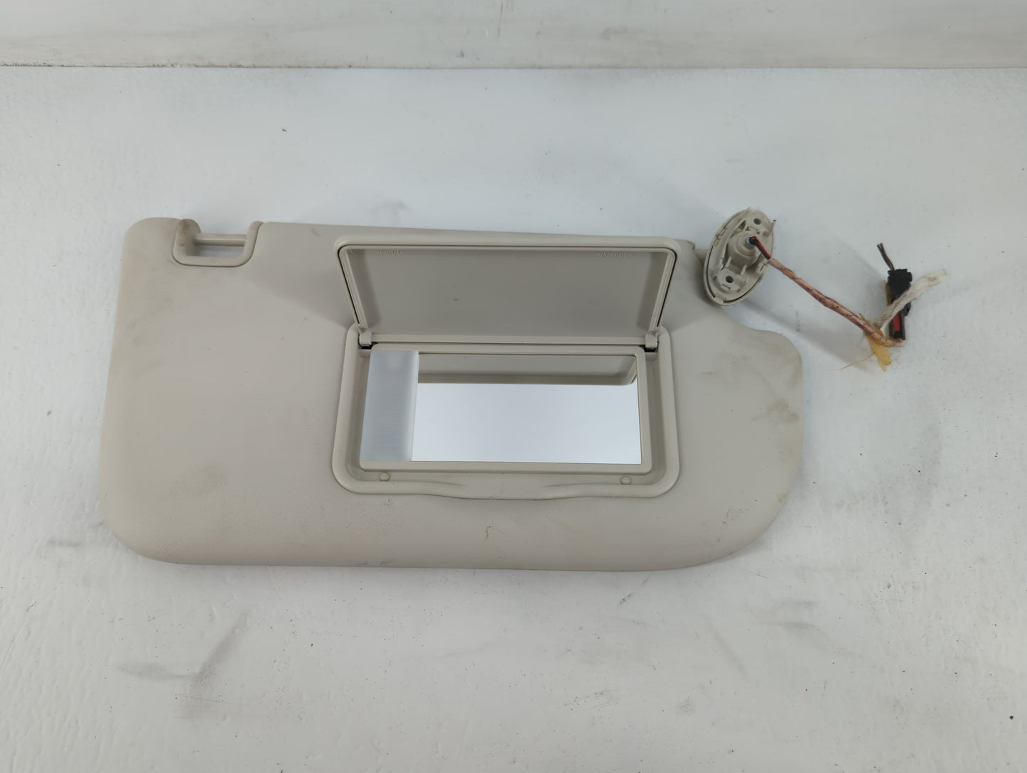 2013-2018 Ford Focus Sun Visor Shade Replacement Passenger Right Mirror Fits Fits 2013 2014 2015 2016 2017 2018 OEM Used Aut