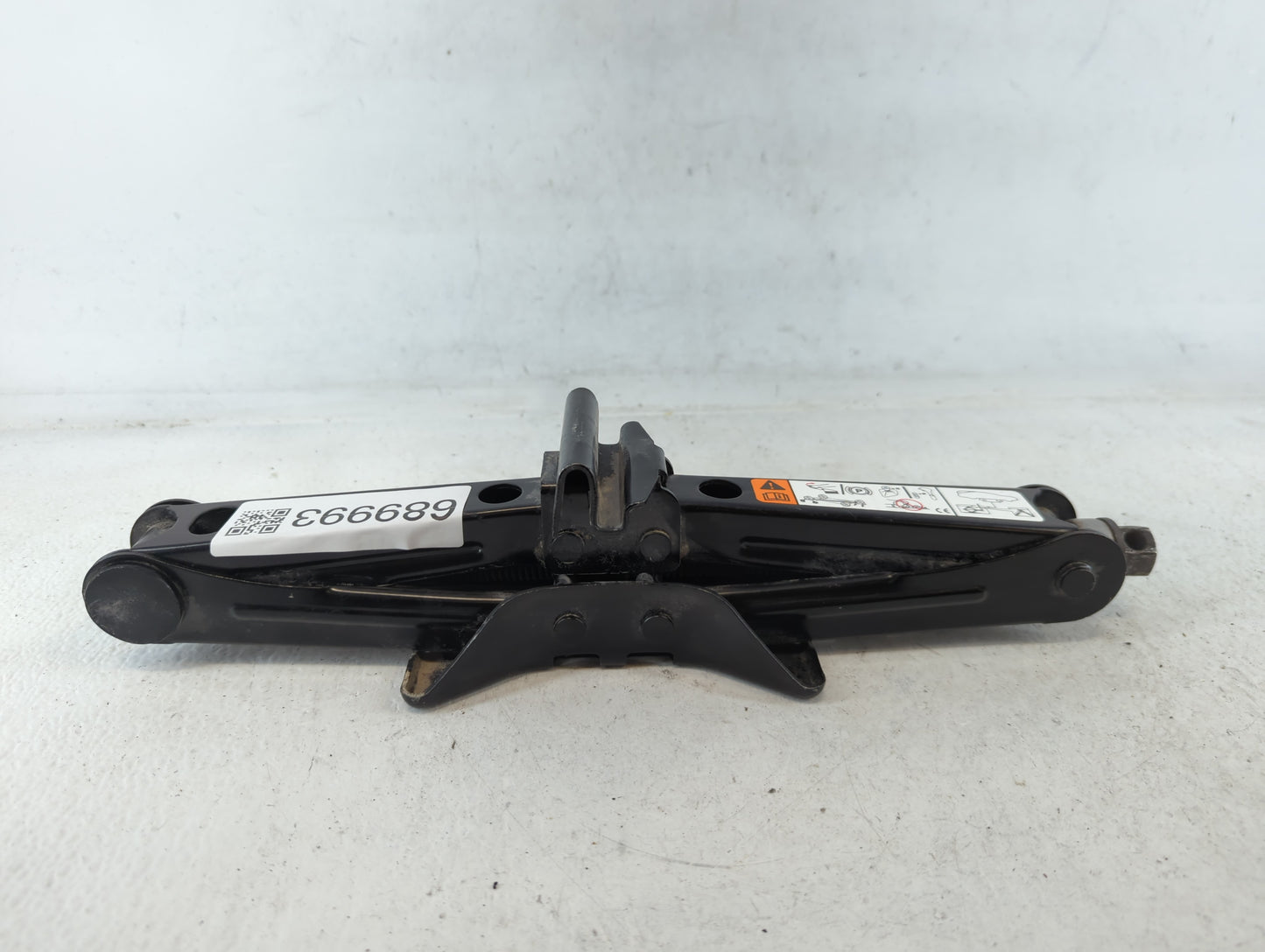 2016 Ford Focus Spare Scissor Car Jack - Oemusedautoparts1.com