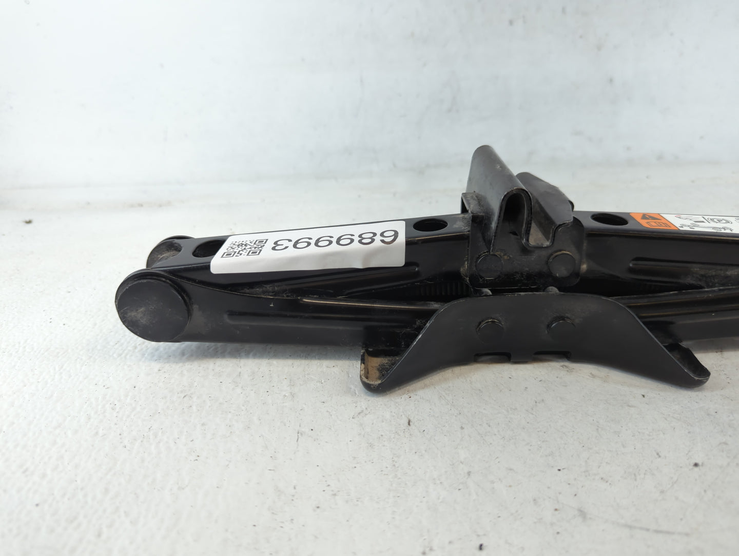 2016 Ford Focus Spare Scissor Car Jack - Oemusedautoparts1.com