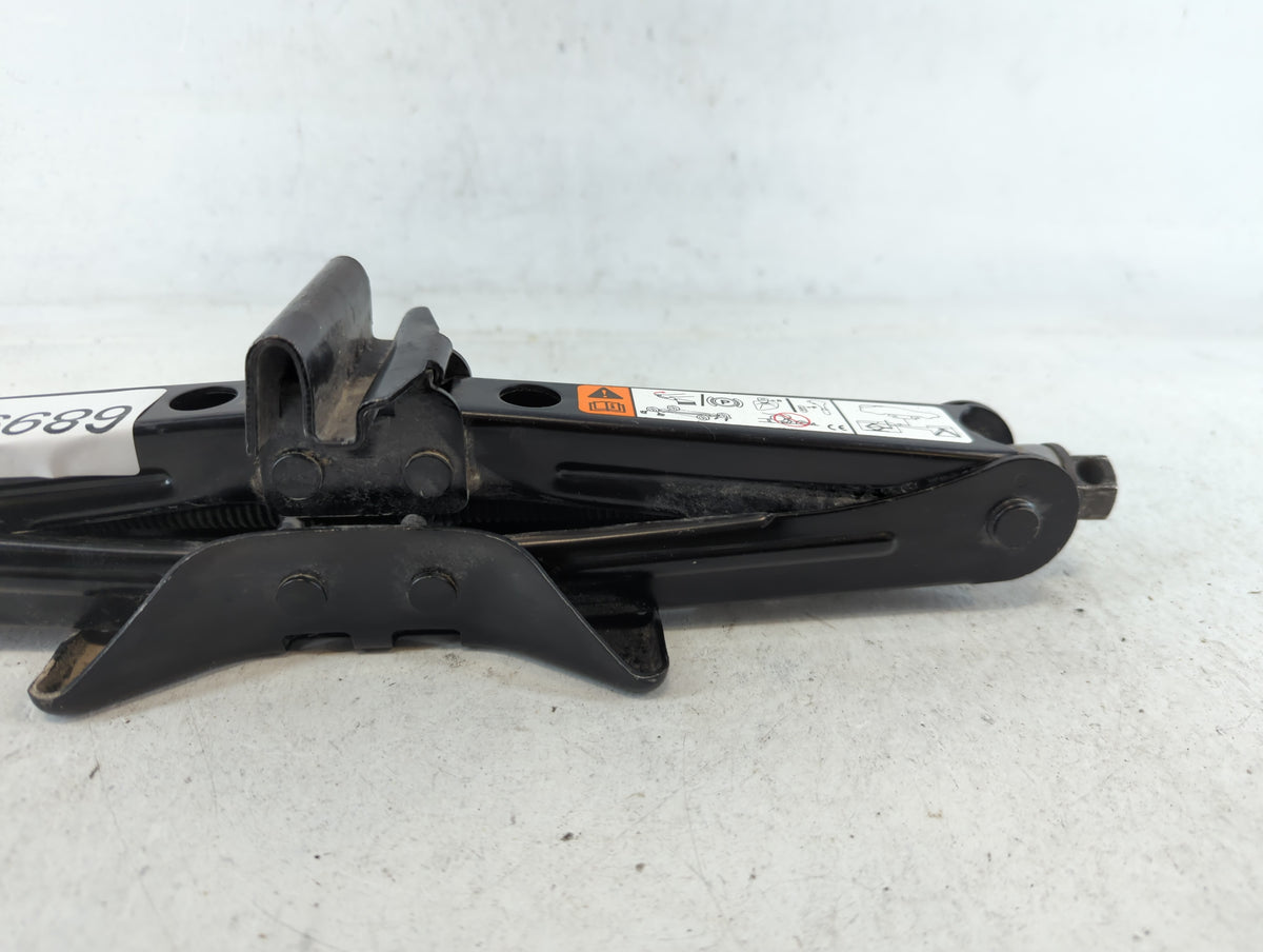 2016 Ford Focus Spare Scissor Car Jack 689993 - Oemusedautoparts1.com