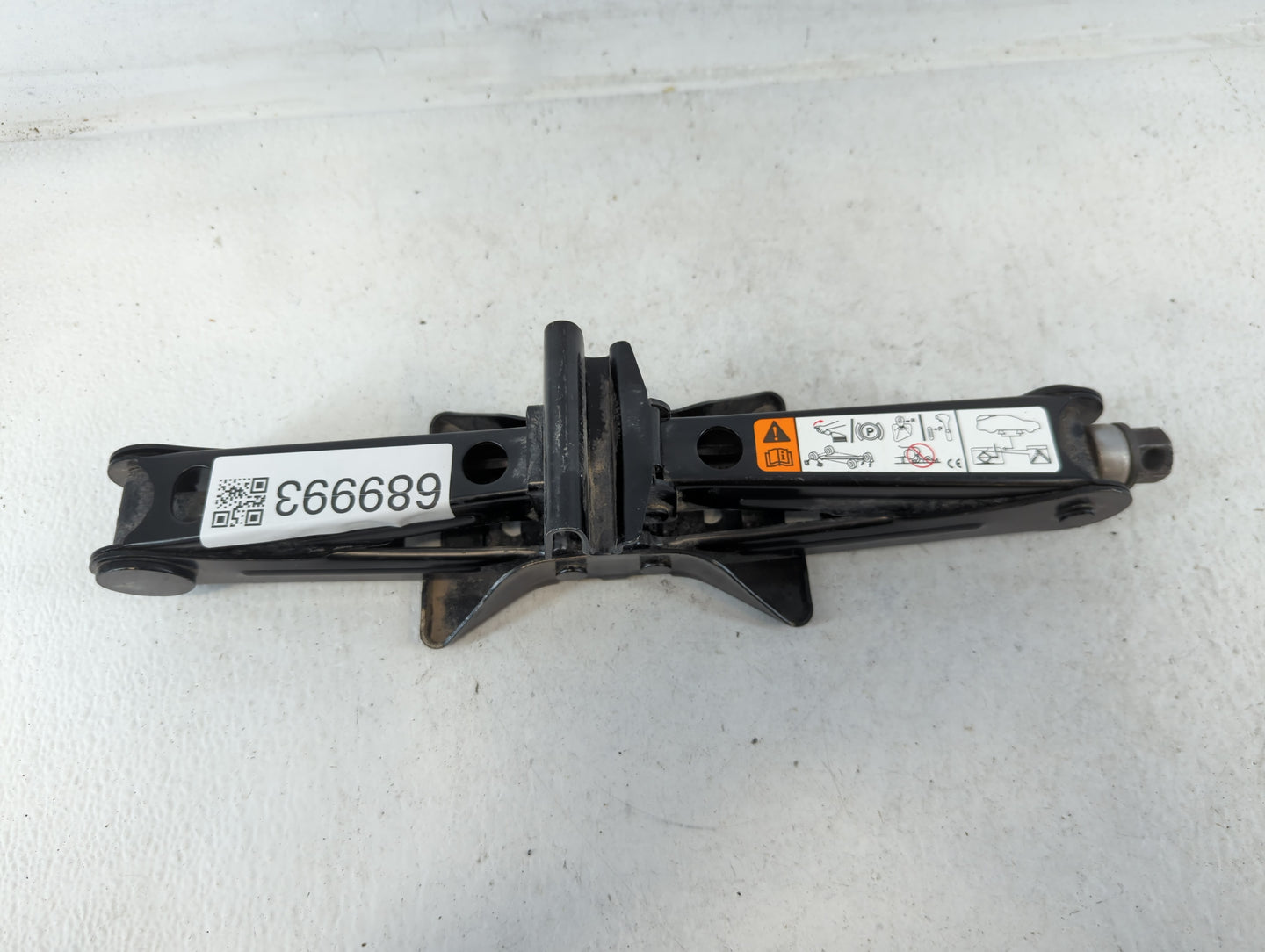 2016 Ford Focus Spare Scissor Car Jack - Oemusedautoparts1.com