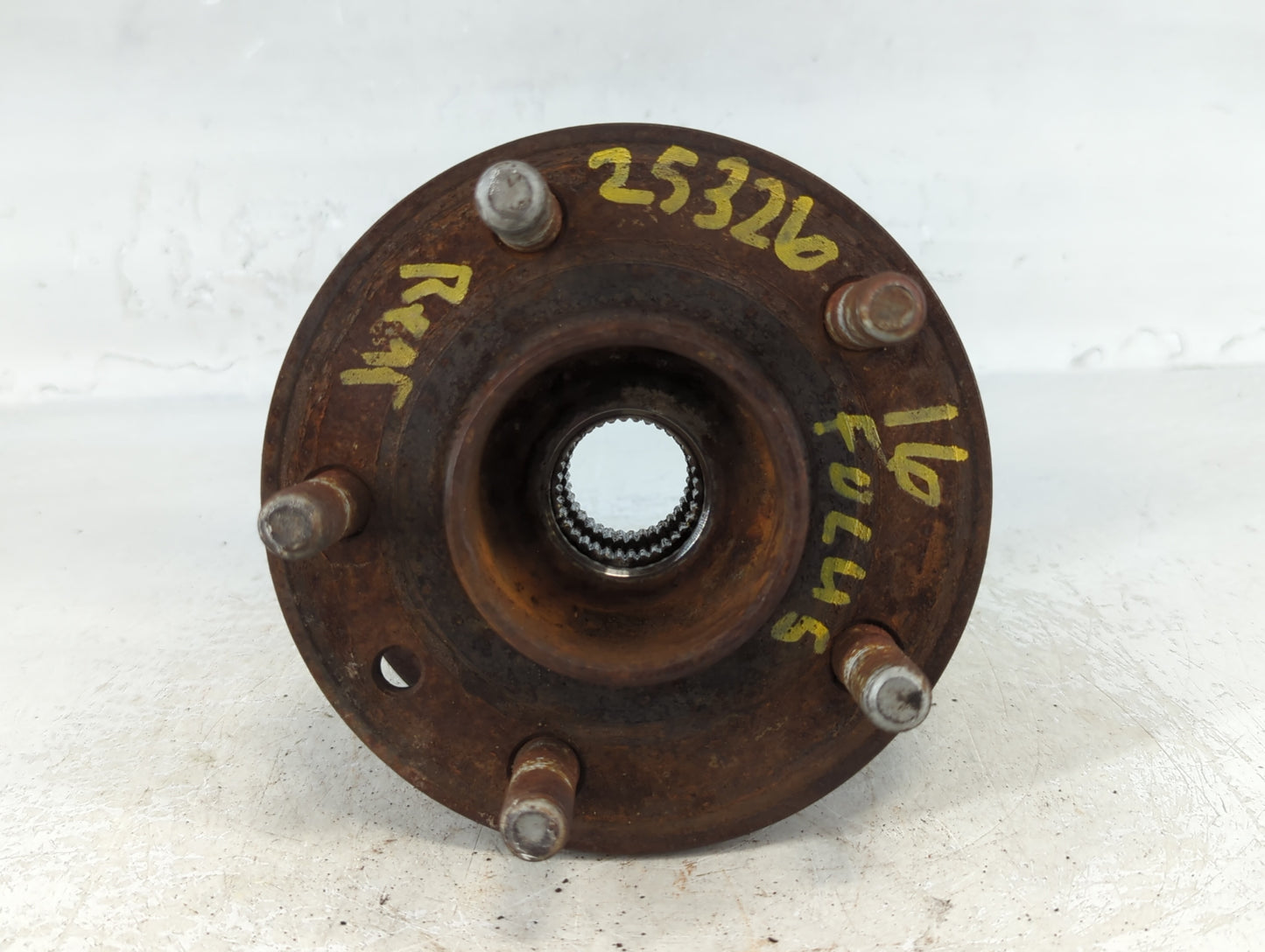 2016 Ford Focus HUB - Oemusedautoparts1.com