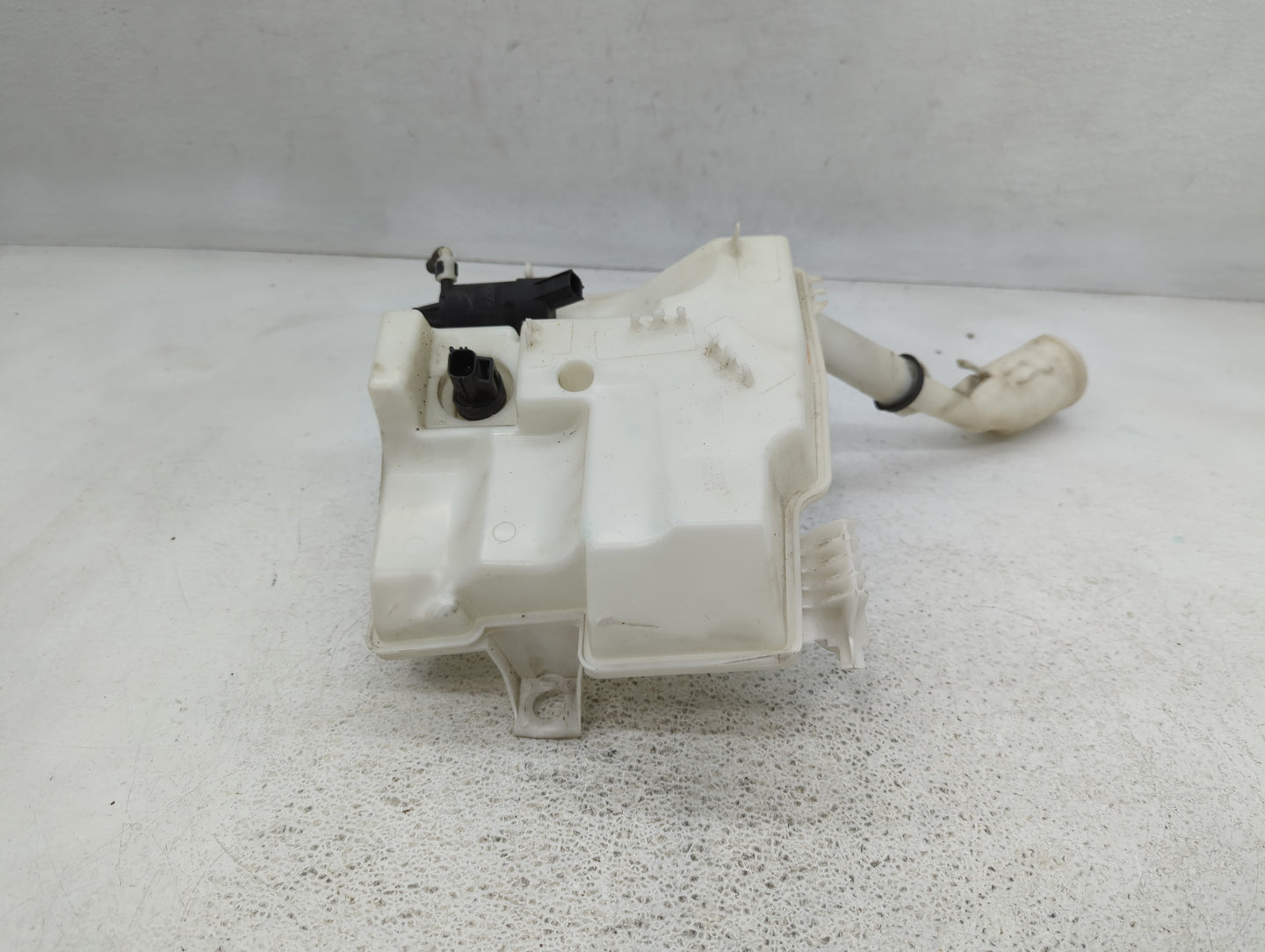 2012-2018 Ford Focus Windshield Washer Fluid Reservoir Bottle Oem - Oemusedautoparts1.com