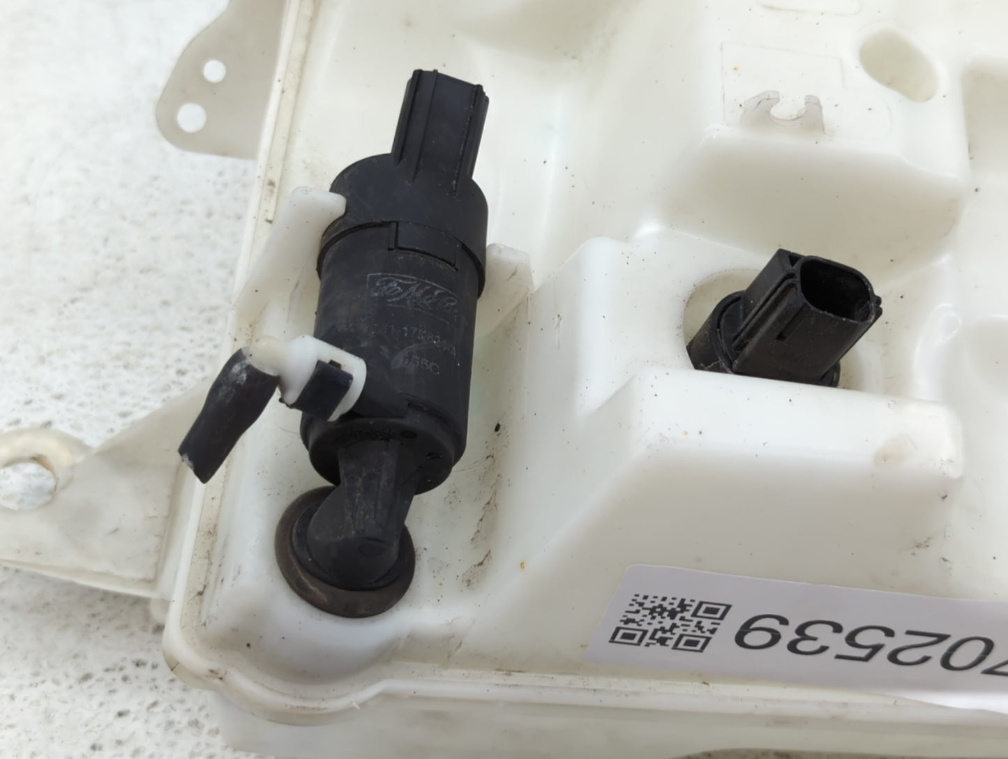 2012-2018 Ford Focus Windshield Washer Fluid Reservoir Bottle Oem - Oemusedautoparts1.com