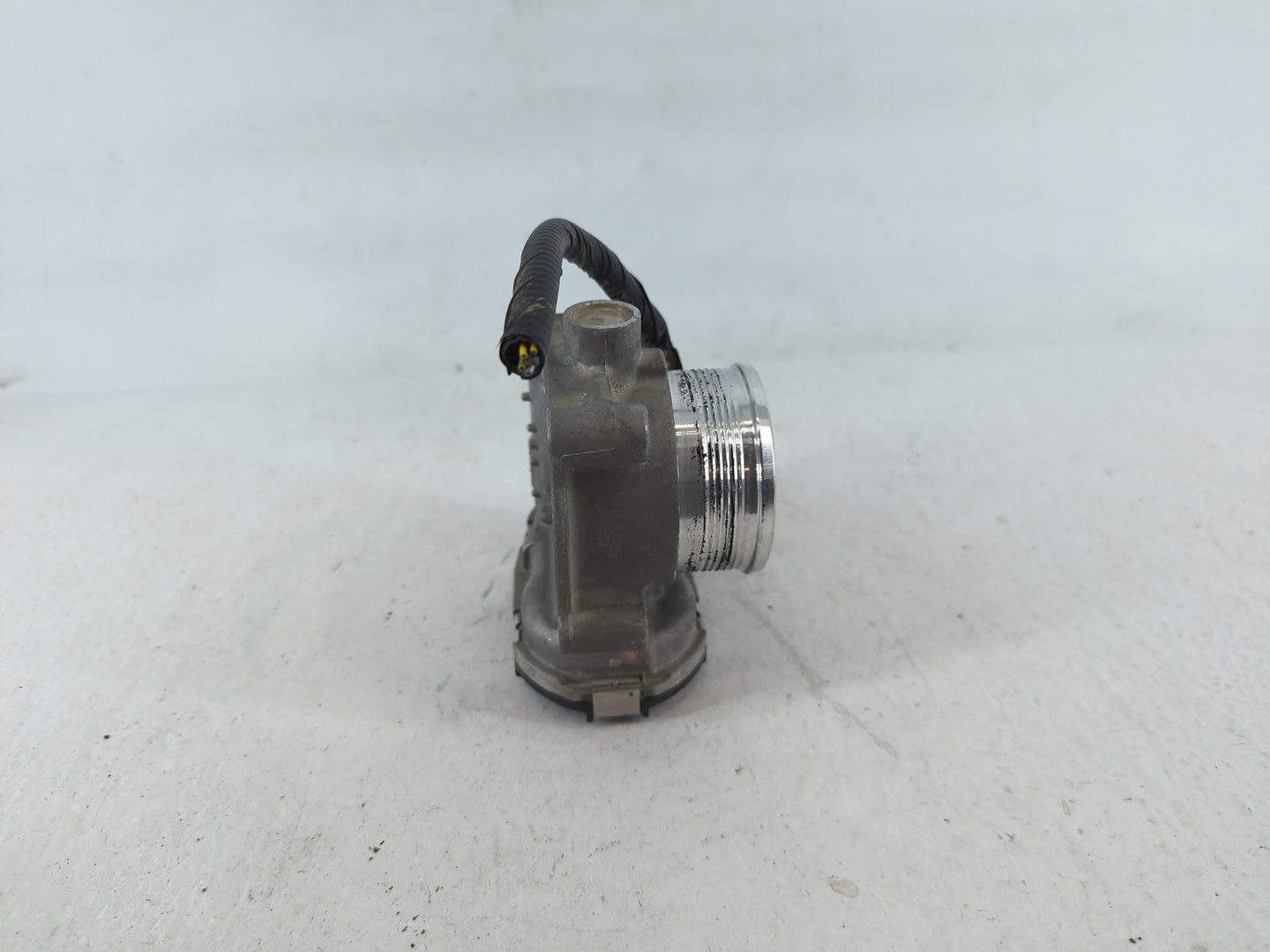 2014-2018 Ford Focus Throttle Body P/N:DS7E-9F991-BB Fits Fits 2014 2015 2016 2017 2018 2019 2020 2021 2022 OEM Used Auto Pa