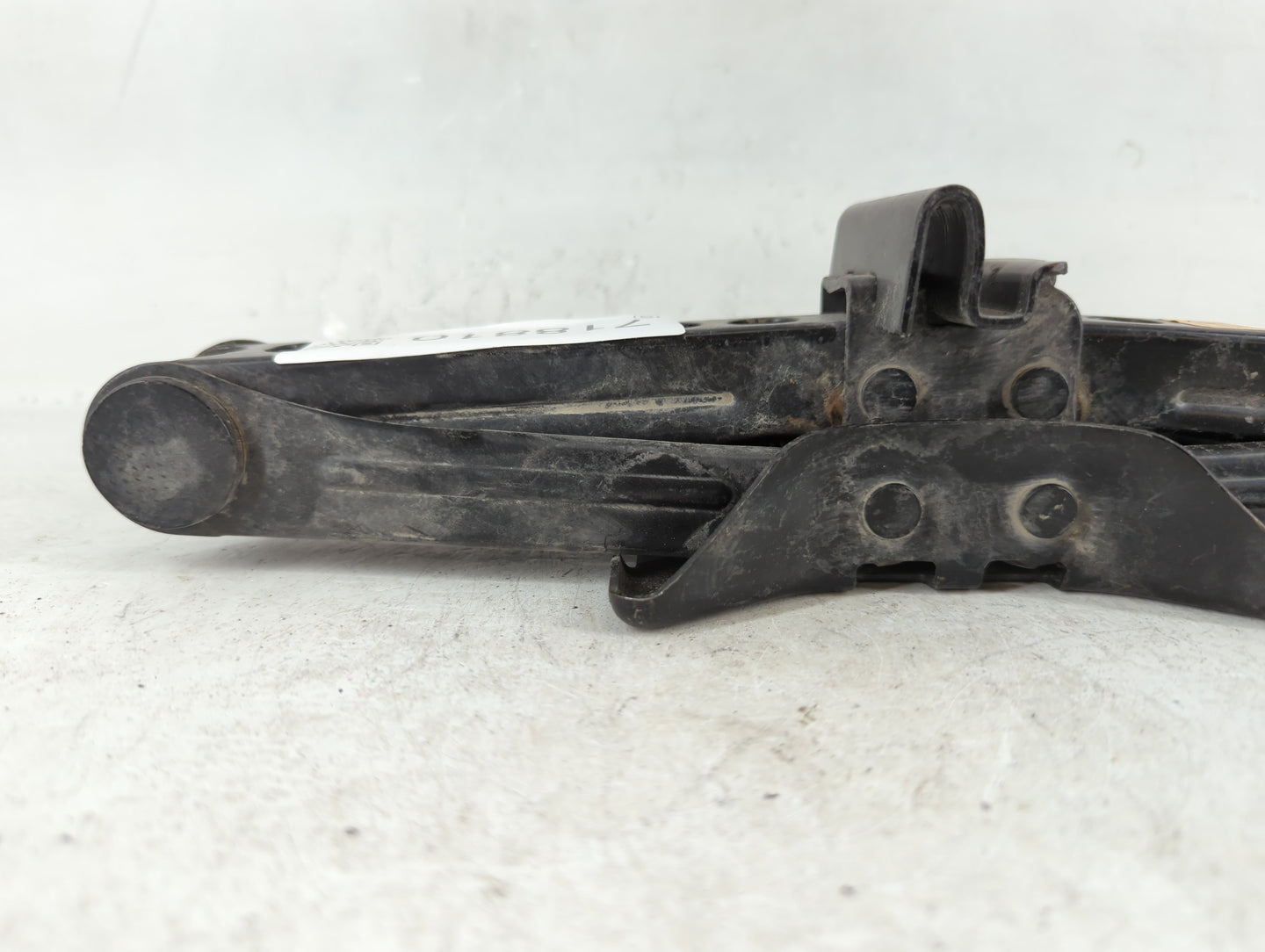 2016 Ford Focus Spare Scissor Car Jack - Oemusedautoparts1.com