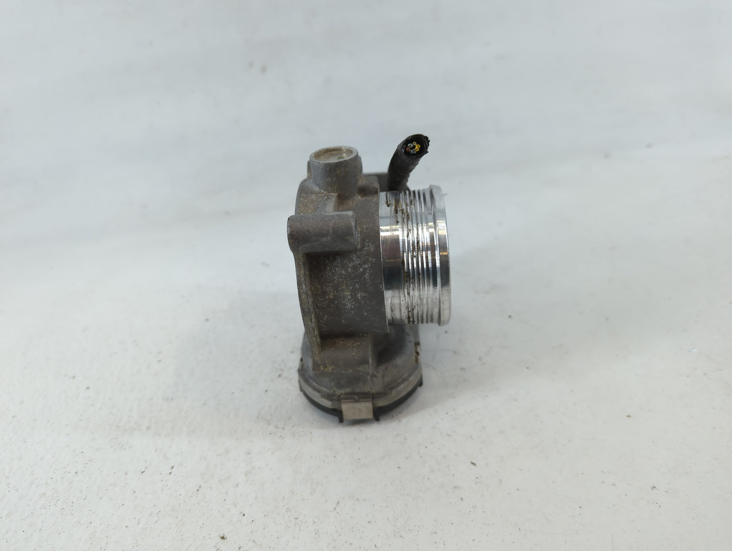 2014-2018 Ford Focus Throttle Body P/N:DS7E-9F991-BB Fits Fits 2014 2015 2016 2017 2018 2019 2020 2021 2022 OEM Used Auto Pa