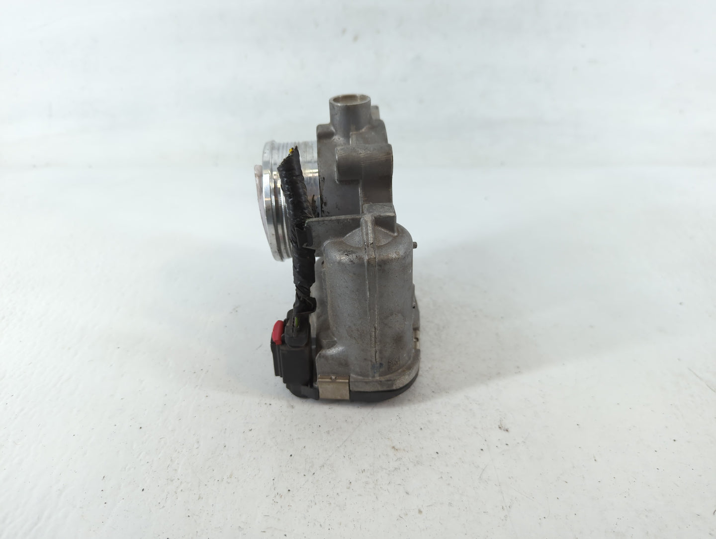 2014-2018 Ford Focus Throttle Body P/N:DS7E-9F991-BB Fits Fits 2014 2015 2016 2017 2018 2019 2020 2021 2022 OEM Used Auto Pa