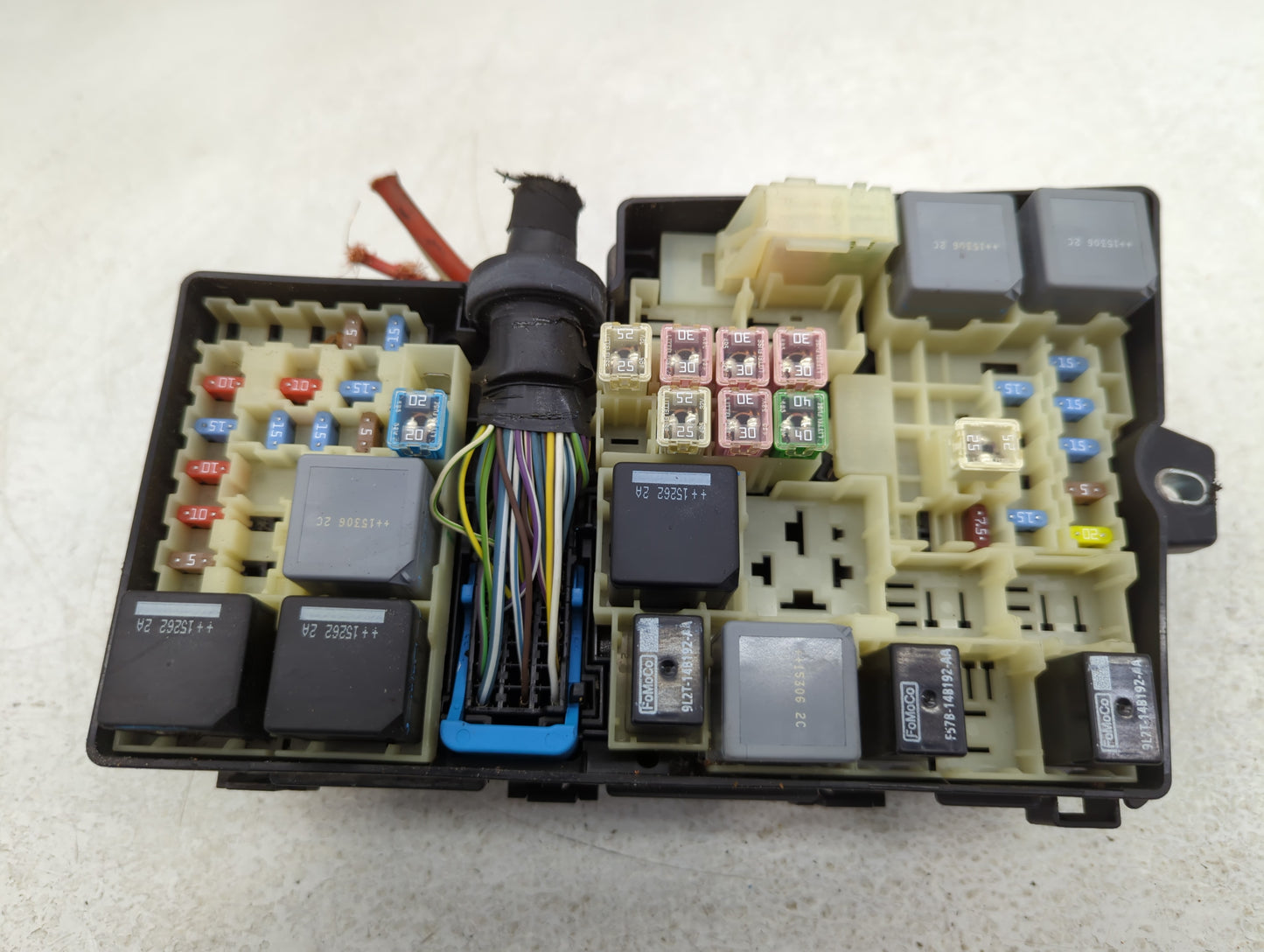 2016 Ford Focus Fusebox Fuse Box Panel Relay Module P/N:AV6T-14A076-AB 21090 000 001 Fits OEM Used Auto Parts - Oemusedautop