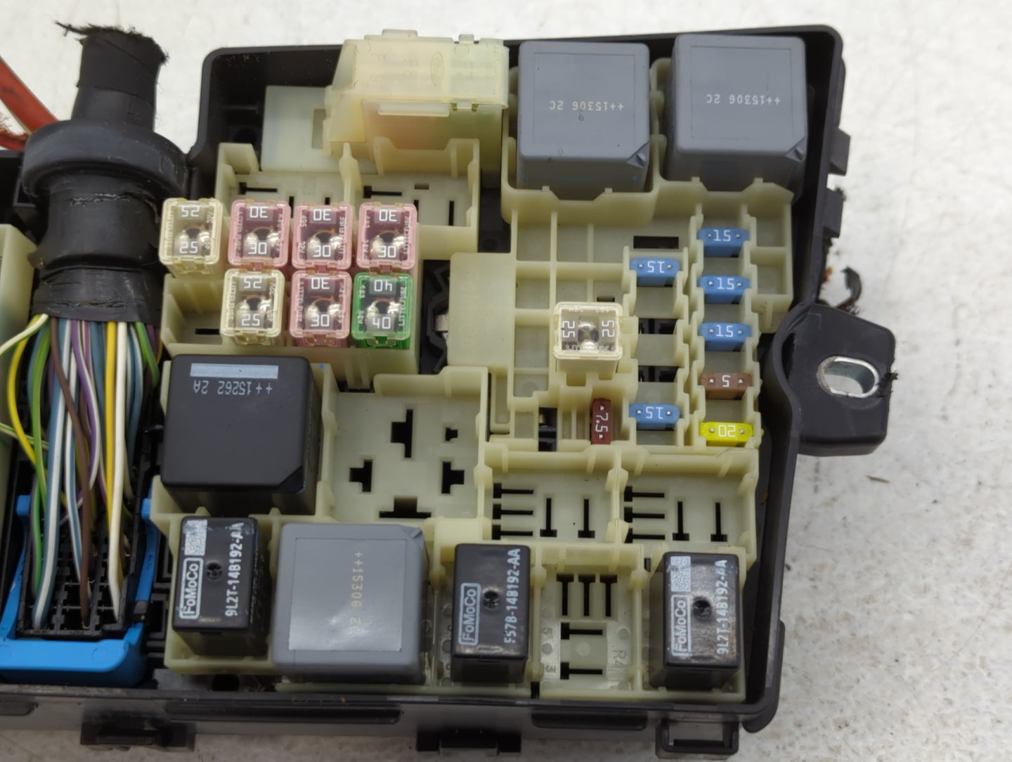 2016 Ford Focus Fusebox Fuse Box Panel Relay Module P/N:AV6T-14A076-AB 21090 000 001 Fits OEM Used Auto Parts - Oemusedautop