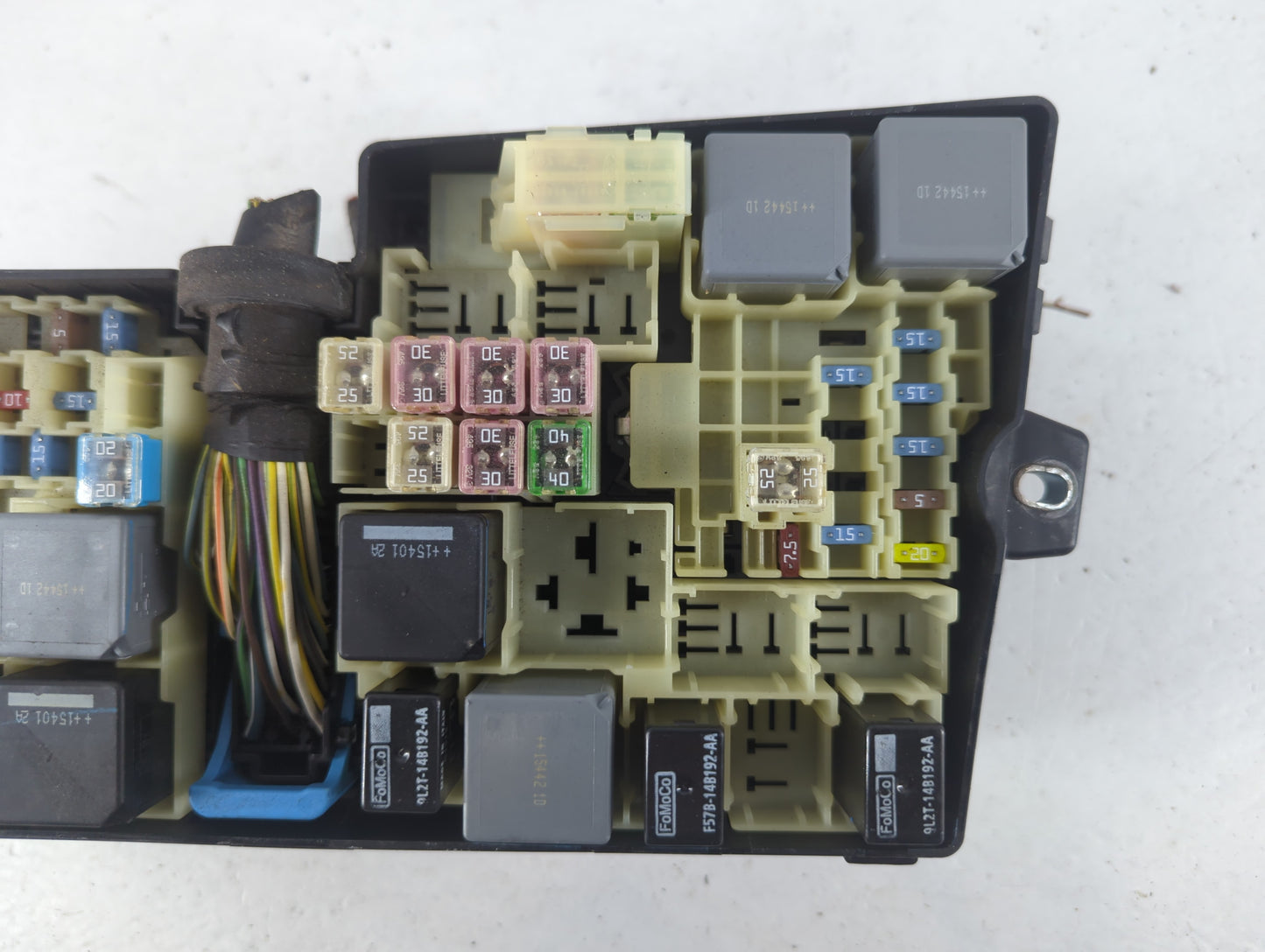 2016 Ford Focus Fusebox Fuse Box Panel Relay Module P/N:AV6T-14A076-AD 21090 000 001 Fits OEM Used Auto Parts - Oemusedautop
