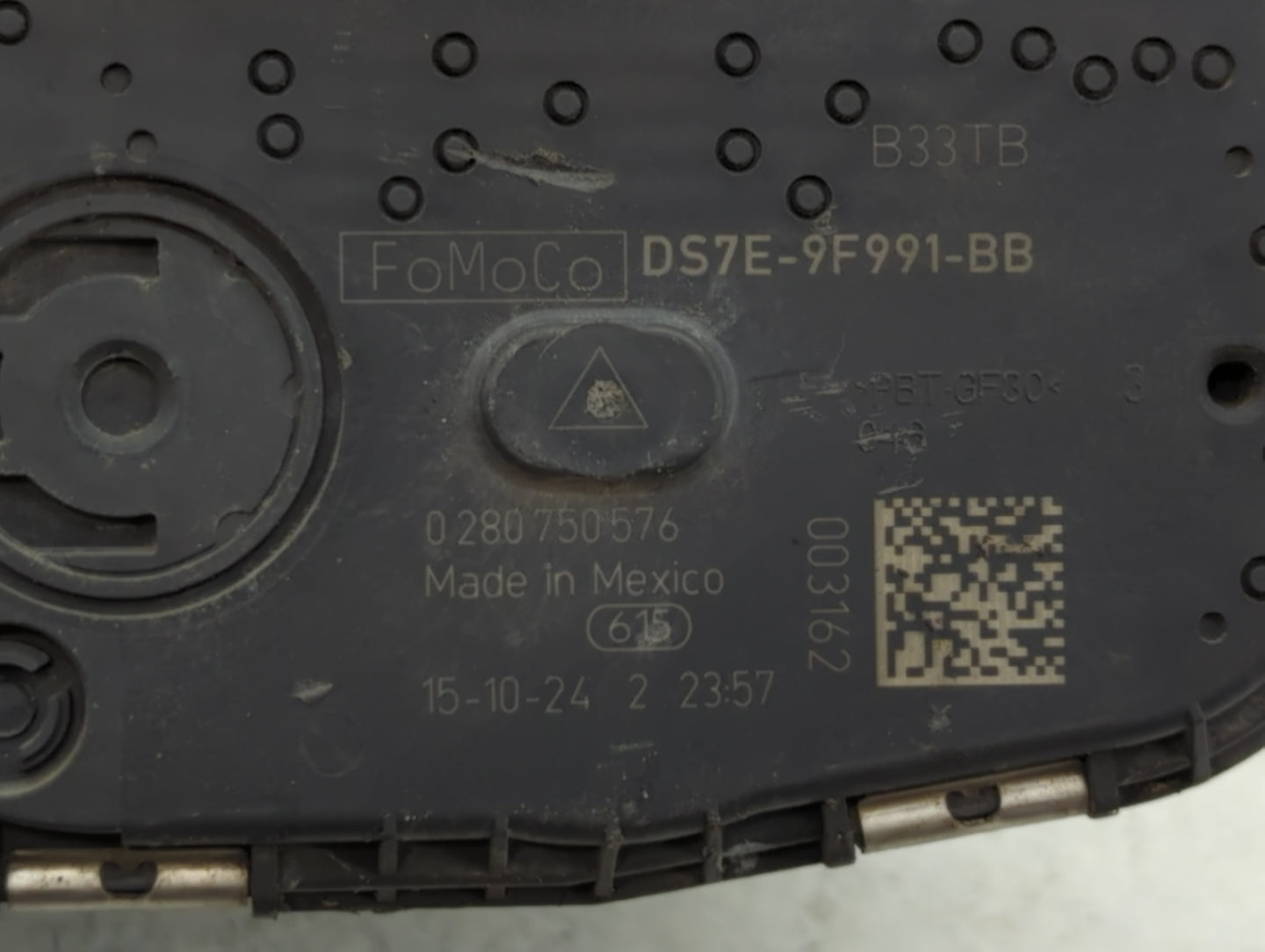 2014-2018 Ford Focus Throttle Body P/N:DS7E-9F991-BB Fits Fits 2014 2015 2016 2017 2018 2019 2020 2021 2022 OEM Used Auto Pa