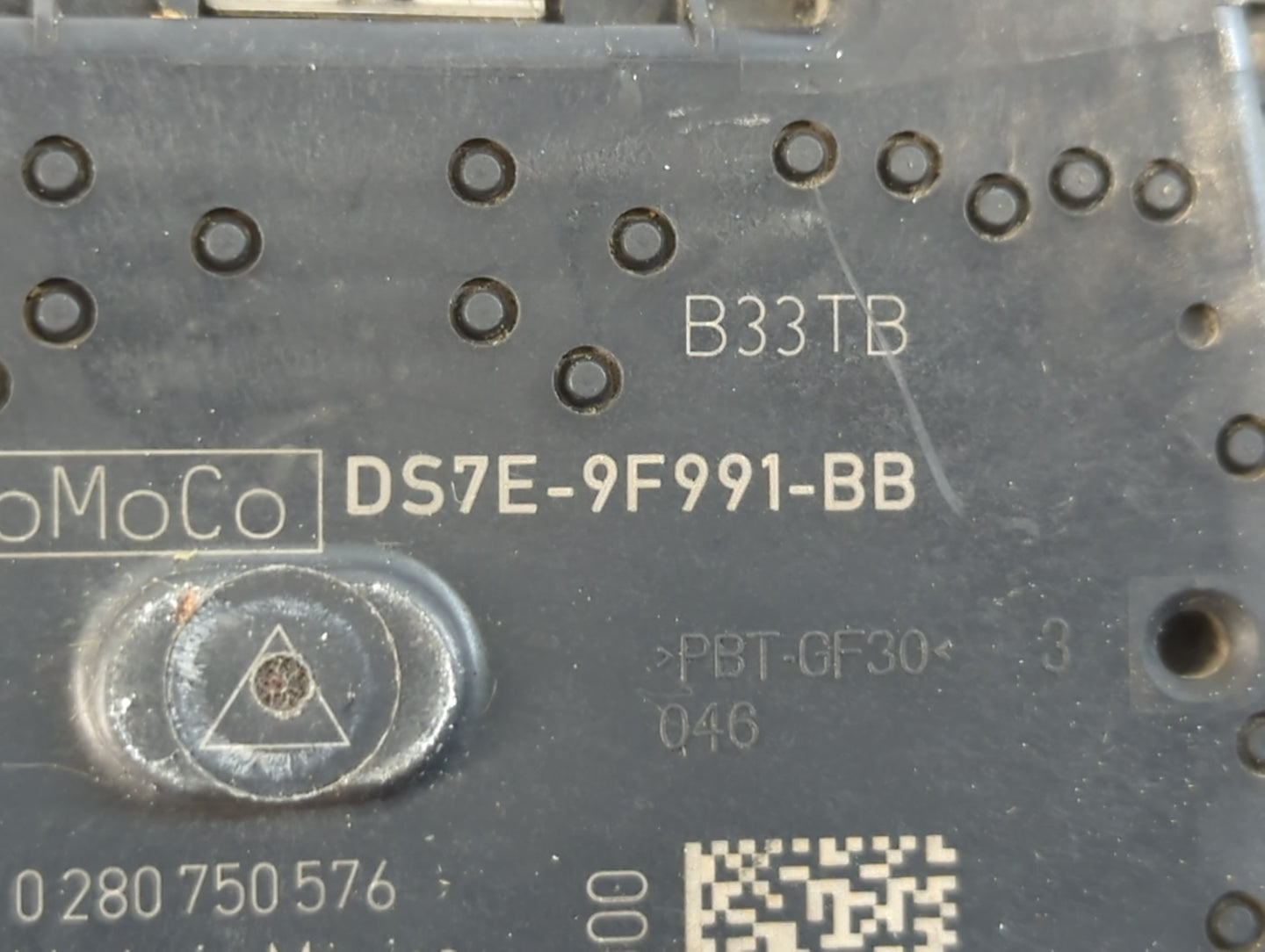 2014-2018 Ford Focus Throttle Body P/N:DS7E-9F991-BB Fits Fits 2014 2015 2016 2017 2018 2019 2020 2021 2022 OEM Used Auto Pa
