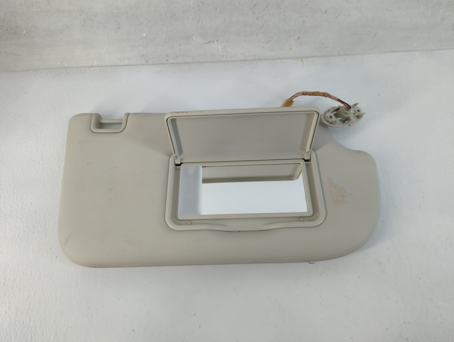 2013-2018 Ford Focus Sun Visor Shade Replacement Passenger Right Mirror Fits Fits 2013 2014 2015 2016 2017 2018 OEM Used Aut