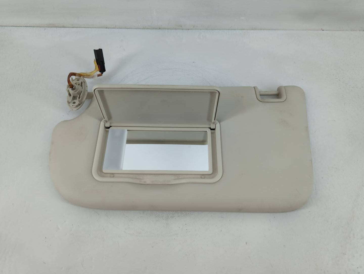 2013-2018 Ford Focus Sun Visor Shade Replacement Driver Left Mirror Fits Fits 2013 2014 2015 2016 2017 2018 OEM Used Auto Pa