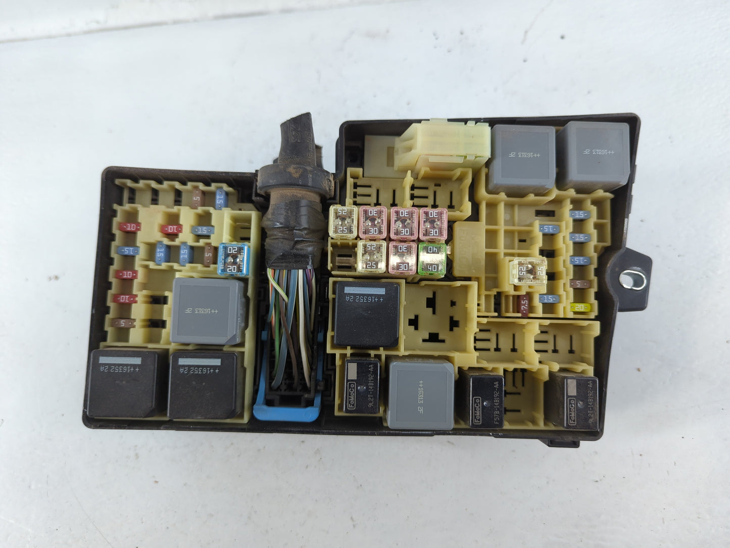 2016 Ford Focus Fusebox Fuse Box Panel Relay Module P/N:AV6T-14A067-AD Fits OEM Used Auto Parts - Oemusedautoparts1.com