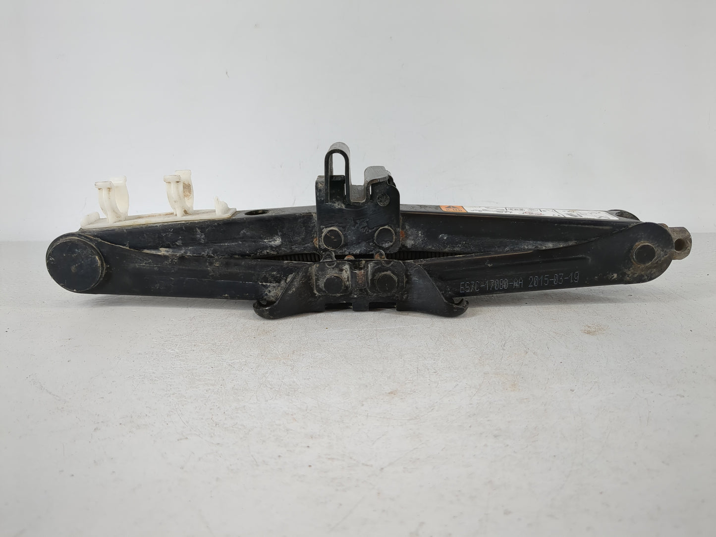 2016 Ford Fusion Spare Scissor Car Jack 1120609 - Oemusedautoparts1.com