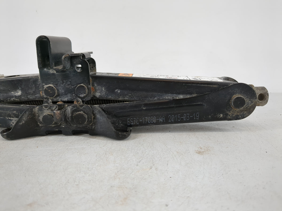 2016 Ford Fusion Spare Scissor Car Jack 1120609 - Oemusedautoparts1.com