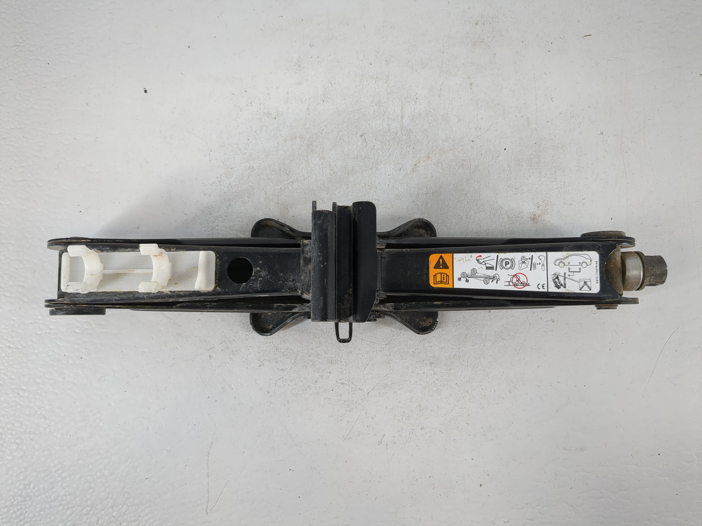 2016 Ford Fusion Spare Scissor Car Jack 1120609 - Oemusedautoparts1.com