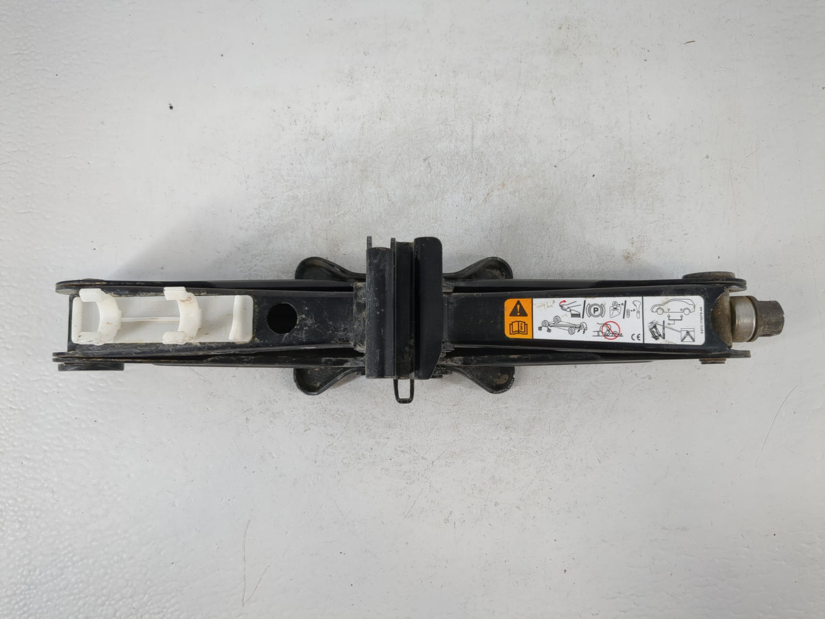 2016 Ford Fusion Spare Scissor Car Jack 1120609 - Oemusedautoparts1.com