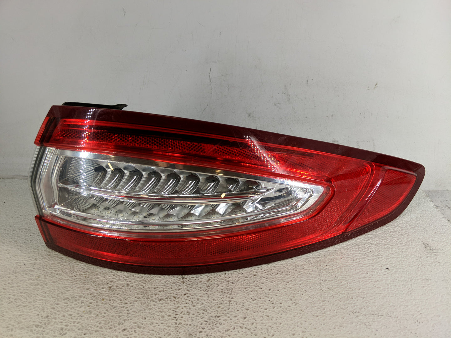 2013-2016 Ford Fusion Tail Light Assembly Passenger Right OEM P/N:DS73-13404-AH Fits Fits 2013 2014 2015 2016 OEM Used Auto 