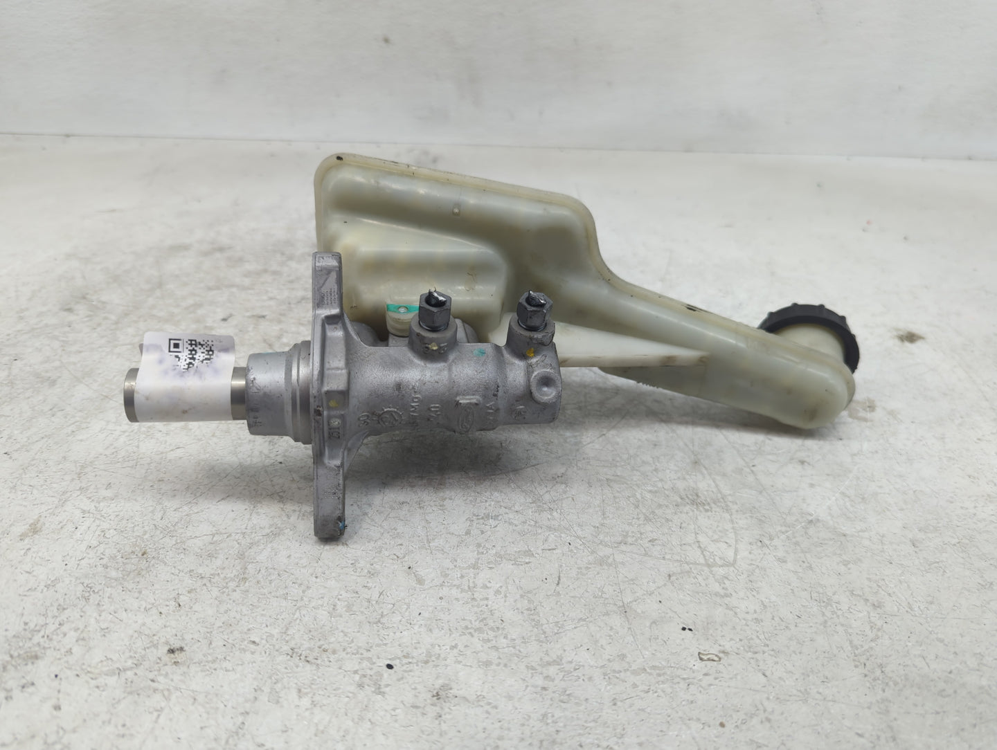 2013-2016 Ford Fusion Brake Master Cylinder - Oemusedautoparts1.com
