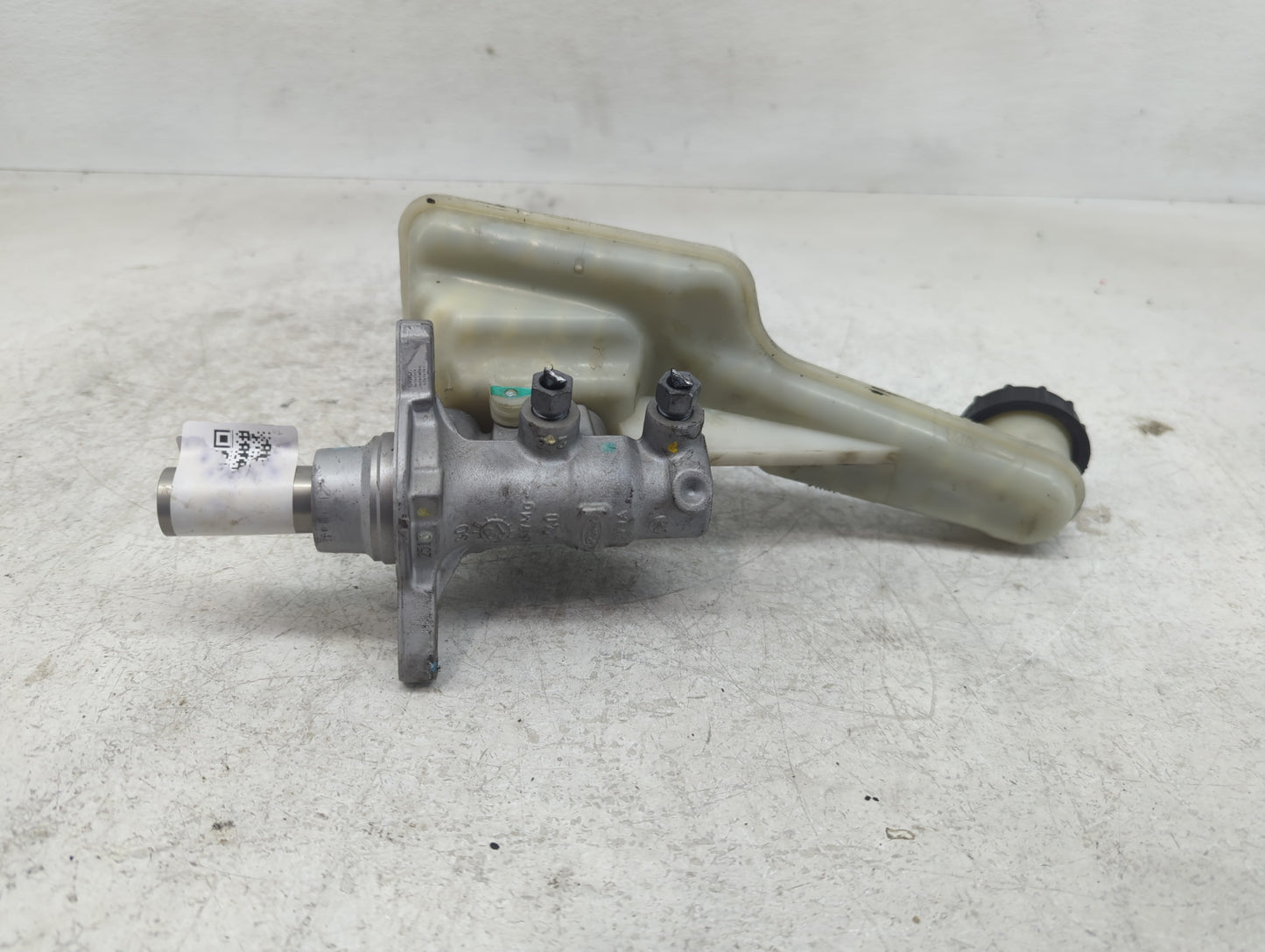 2013-2016 Ford Fusion Brake Master Cylinder - Oemusedautoparts1.com
