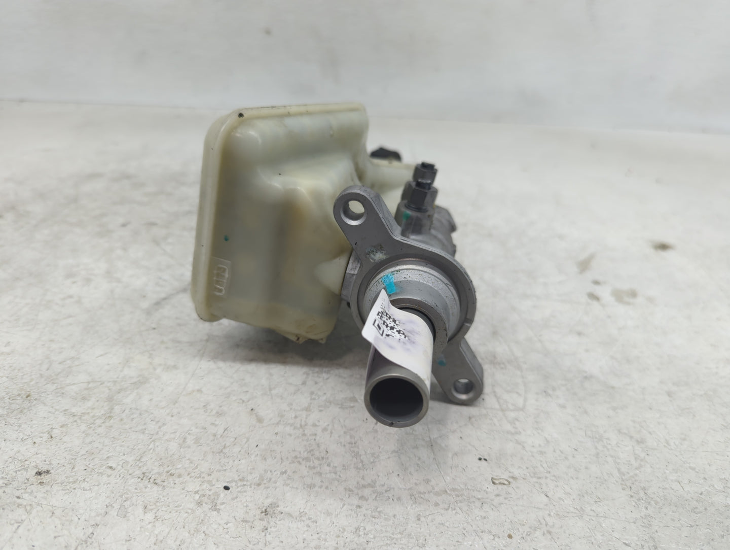 2013-2016 Ford Fusion Brake Master Cylinder - Oemusedautoparts1.com