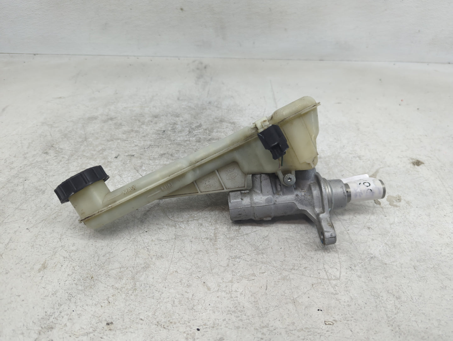 2013-2016 Ford Fusion Brake Master Cylinder - Oemusedautoparts1.com