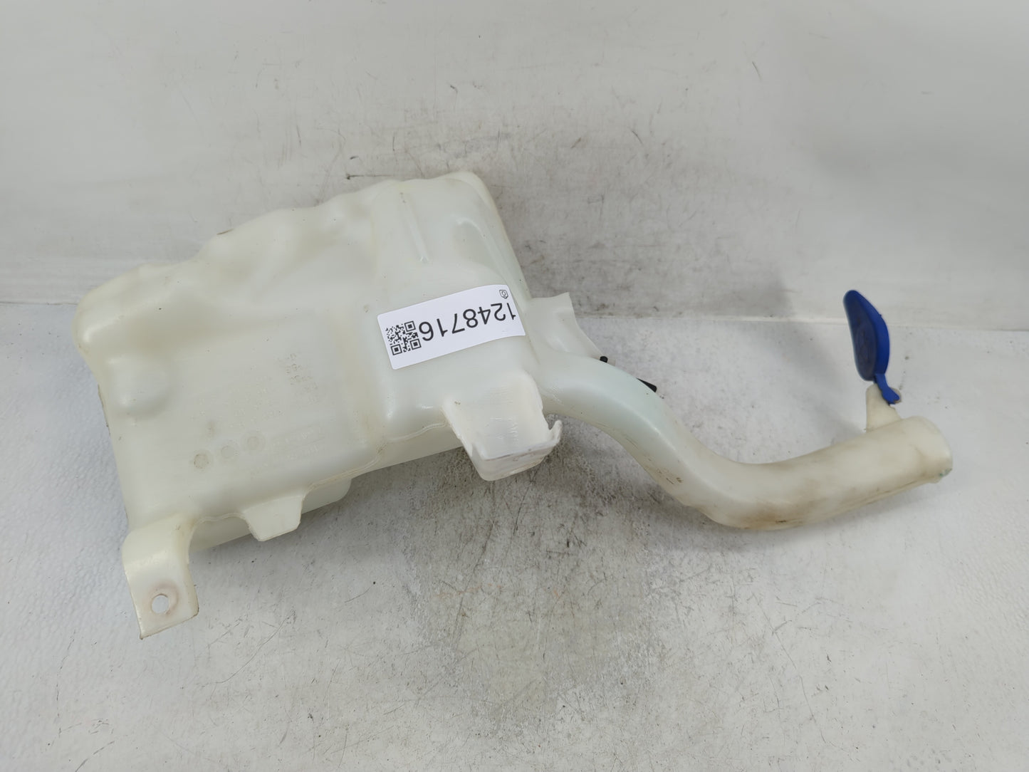2015-2016 Ford Fusion Windshield Washer Fluid Reservoir Bottle Oem - Oemusedautoparts1.com