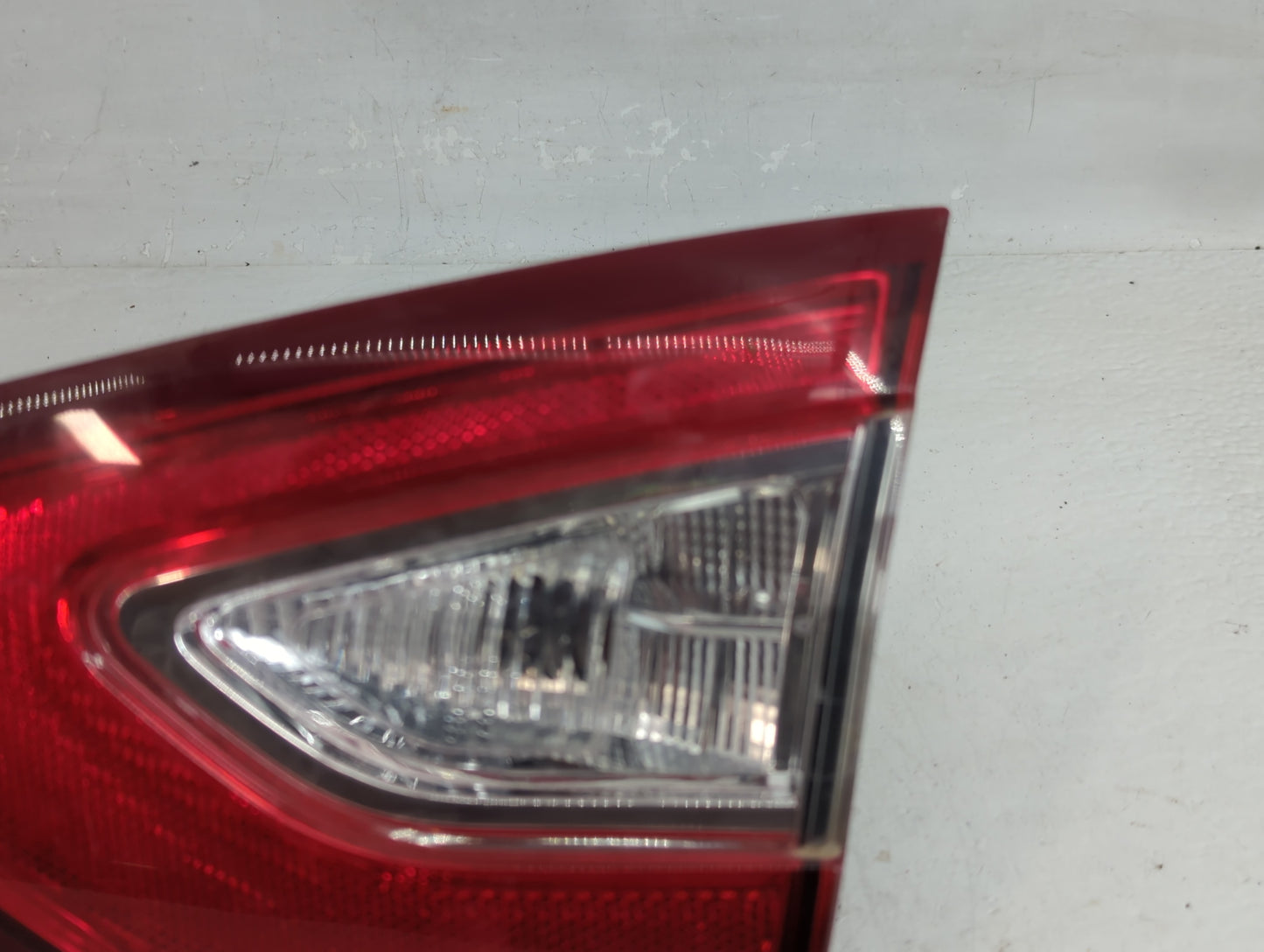2013-2016 Ford Fusion Tail Light Assembly Passenger Right OEM P/N:DS73-13A602-AE Fits Fits 2013 2014 2015 2016 OEM Used Auto