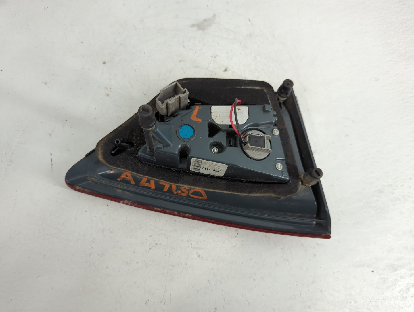 2013-2016 Ford Fusion Tail Light Assembly Passenger Right OEM P/N:DS73-13A602-AE Fits Fits 2013 2014 2015 2016 OEM Used Auto