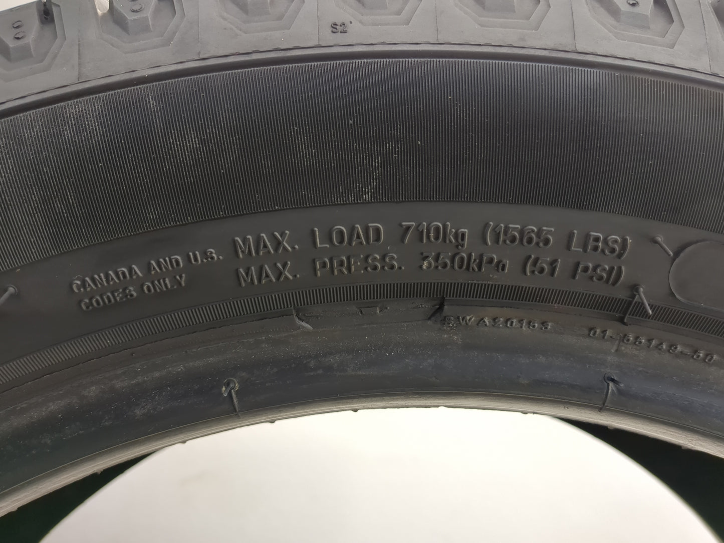 Used Tire 235/50R17 MICHELIN DEFENDER 2 96H - Tread Depth 11/32 - Oemusedautoparts1.com