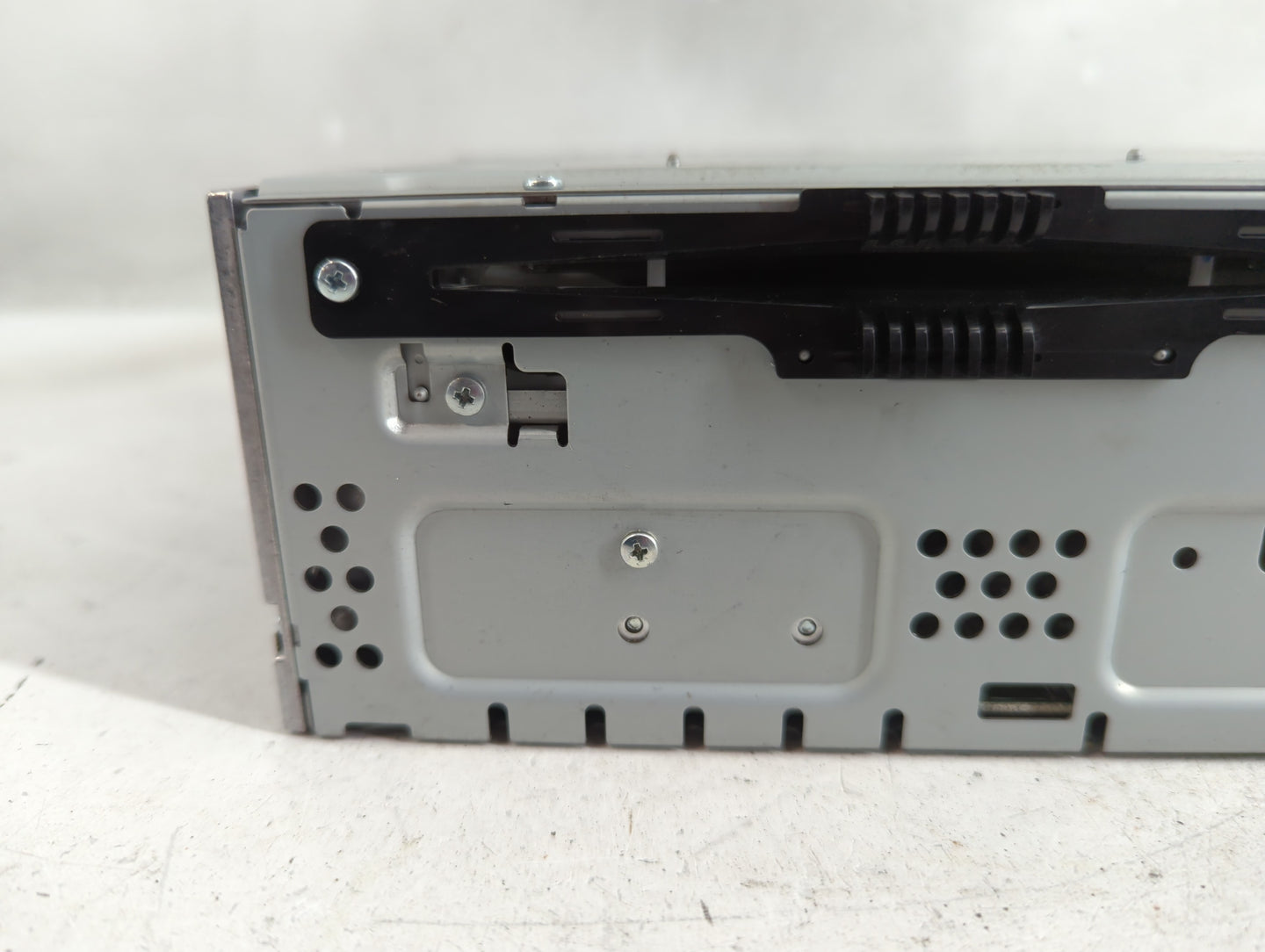 2016 Ford Fusion Radio AM FM Cd Player Receiver Replacement Fits OEM Used Auto Parts - Oemusedautoparts1.com