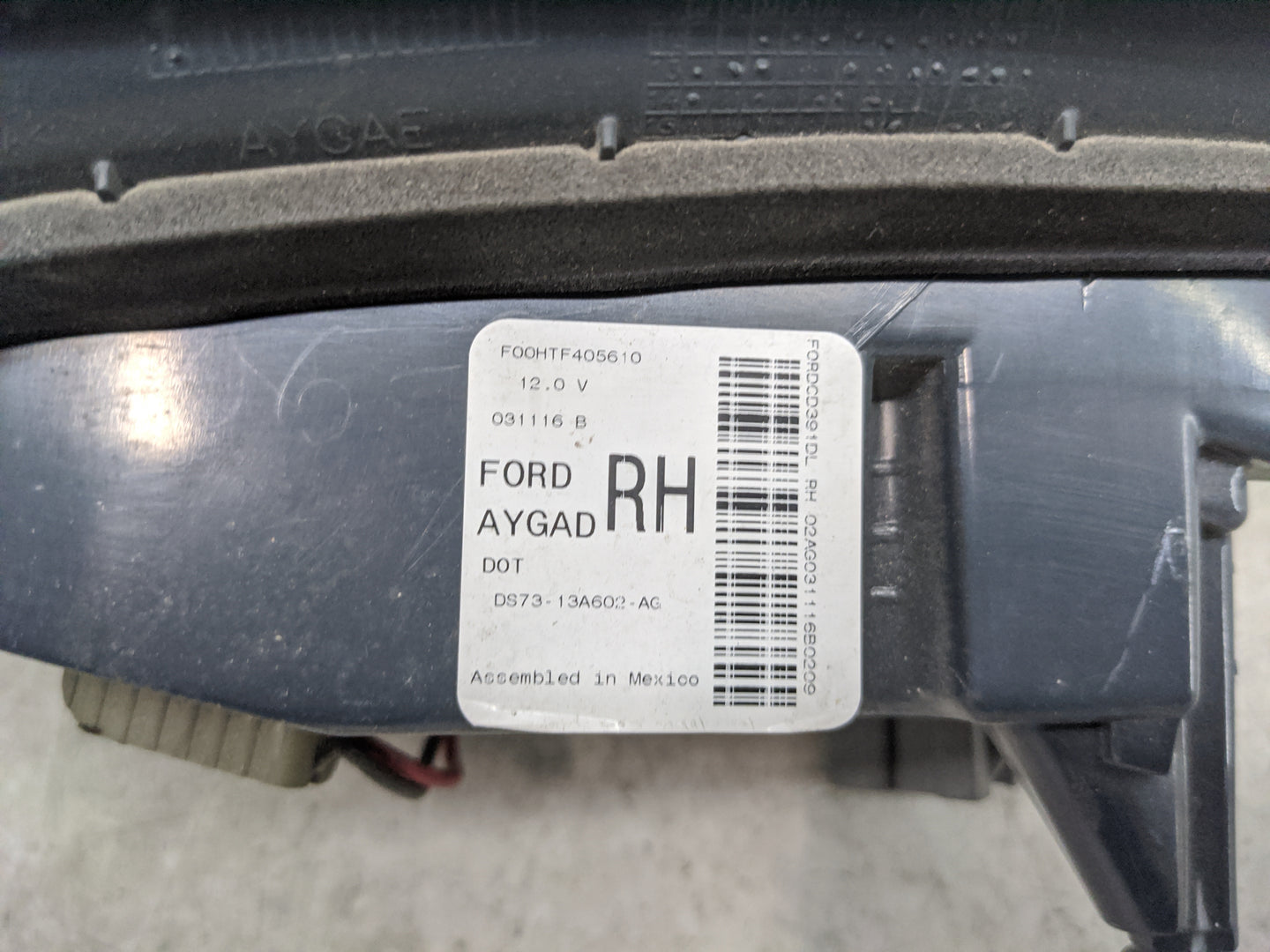 2013-2016 Ford Fusion Tail Light Assembly Passenger Right OEM P/N:DS73-13A602-AG Fits Fits 2013 2014 2015 2016 OEM Used Auto
