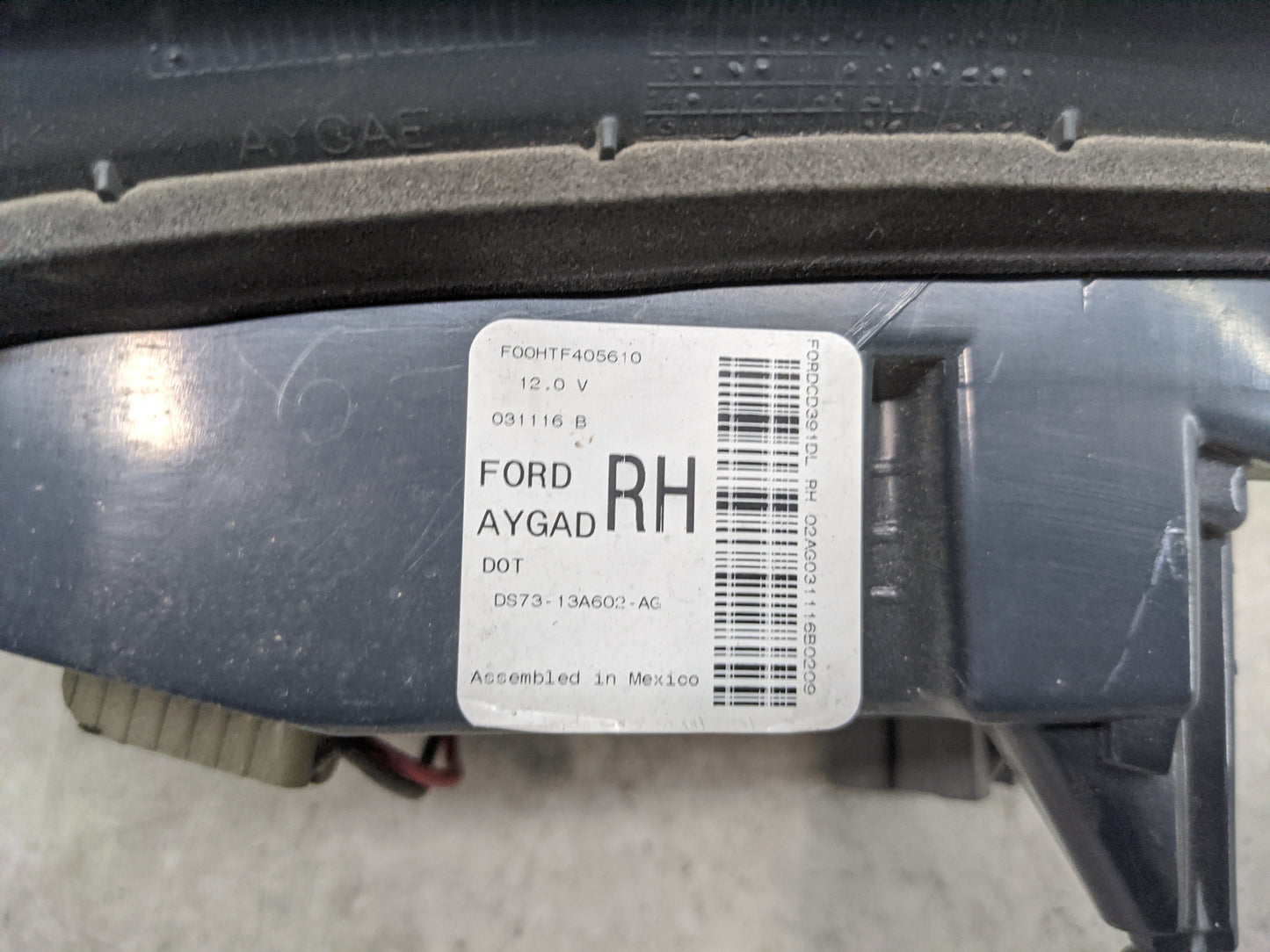 2013-2016 Ford Fusion Tail Light Assembly Passenger Right OEM P/N:DS73-13A602-AG Fits Fits 2013 2014 2015 2016 OEM Used Auto