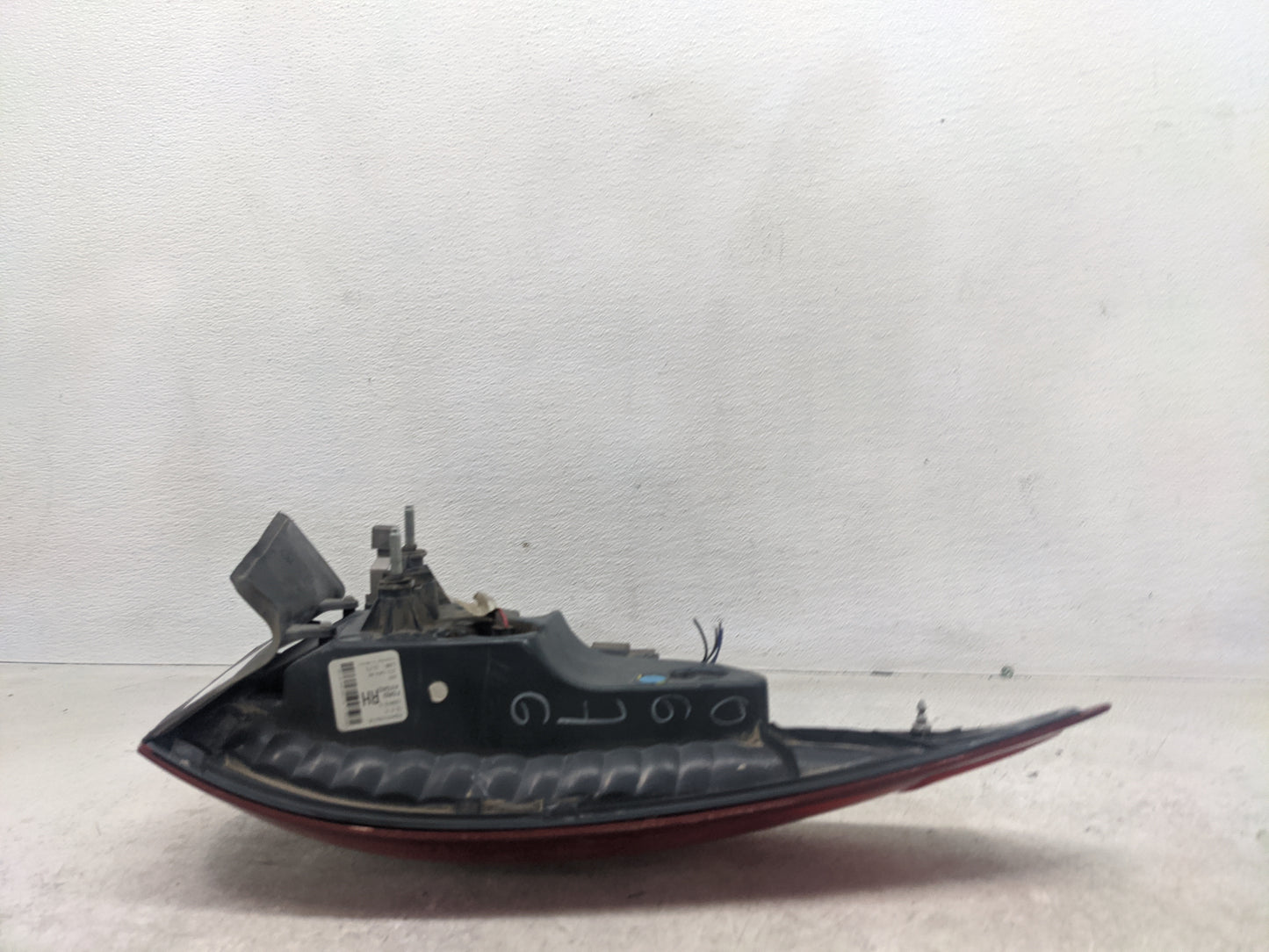 2013-2016 Ford Fusion Tail Light Assembly Passenger Right OEM Fits Fits 2013 2014 2015 2016 OEM Used Auto Parts - Oemusedaut