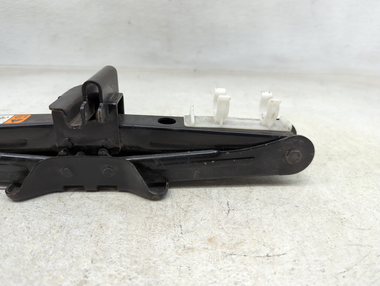 2016 Ford Fusion Spare Scissor Car Jack 1390151 - Oemusedautoparts1.com