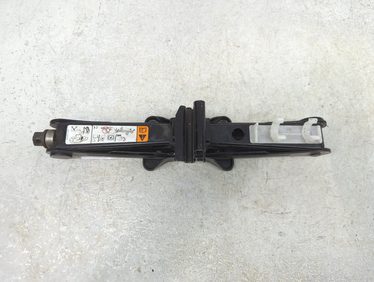 2016 Ford Fusion Spare Scissor Car Jack 1390151 - Oemusedautoparts1.com