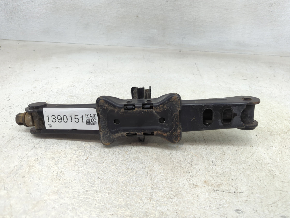 2016 Ford Fusion Spare Scissor Car Jack 1390151 - Oemusedautoparts1.com