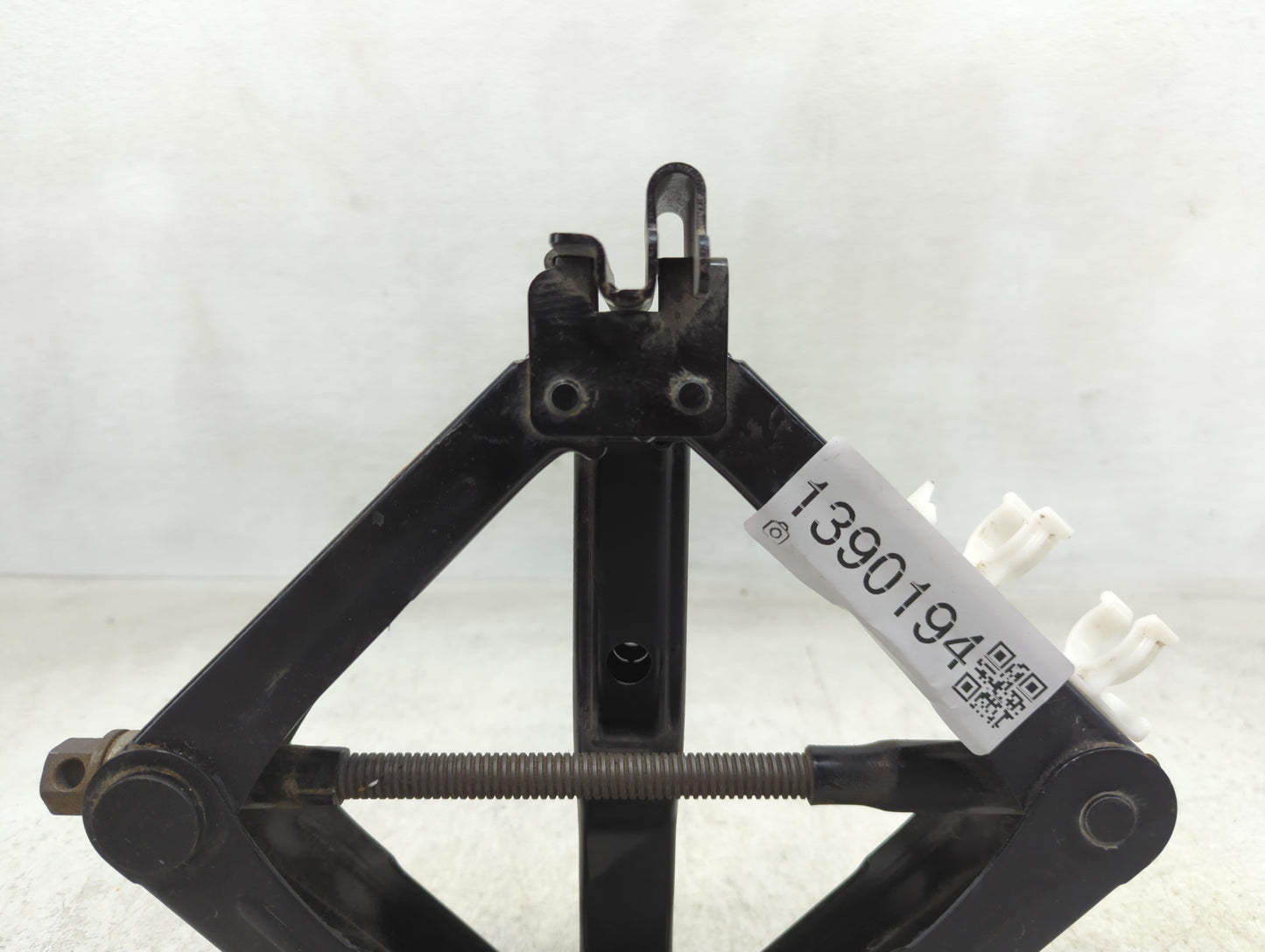 2016 Ford Fusion Spare Scissor Car Jack - Oemusedautoparts1.com