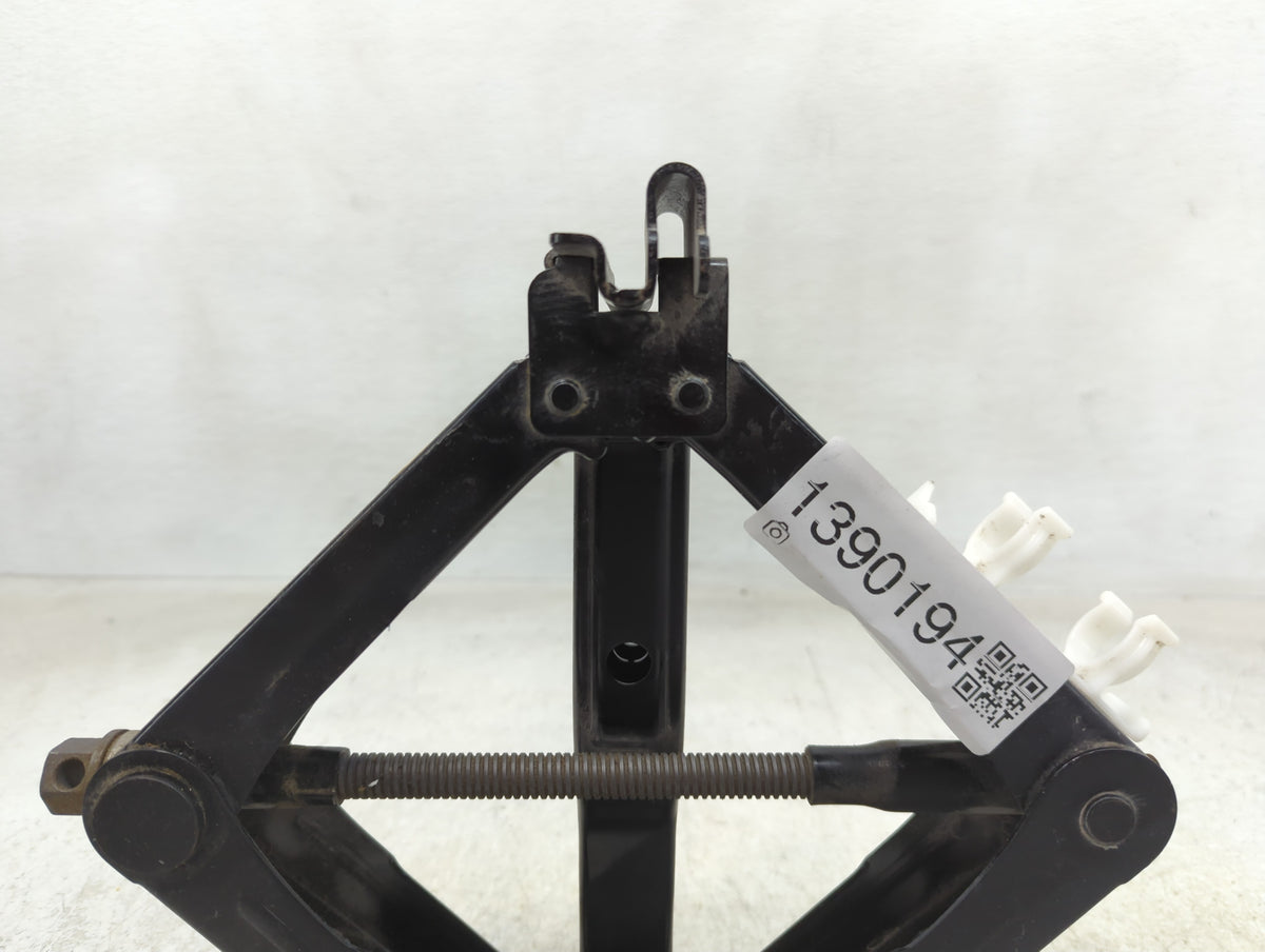 2016 Ford Fusion Spare Scissor Car Jack 1390194 - Oemusedautoparts1.com
